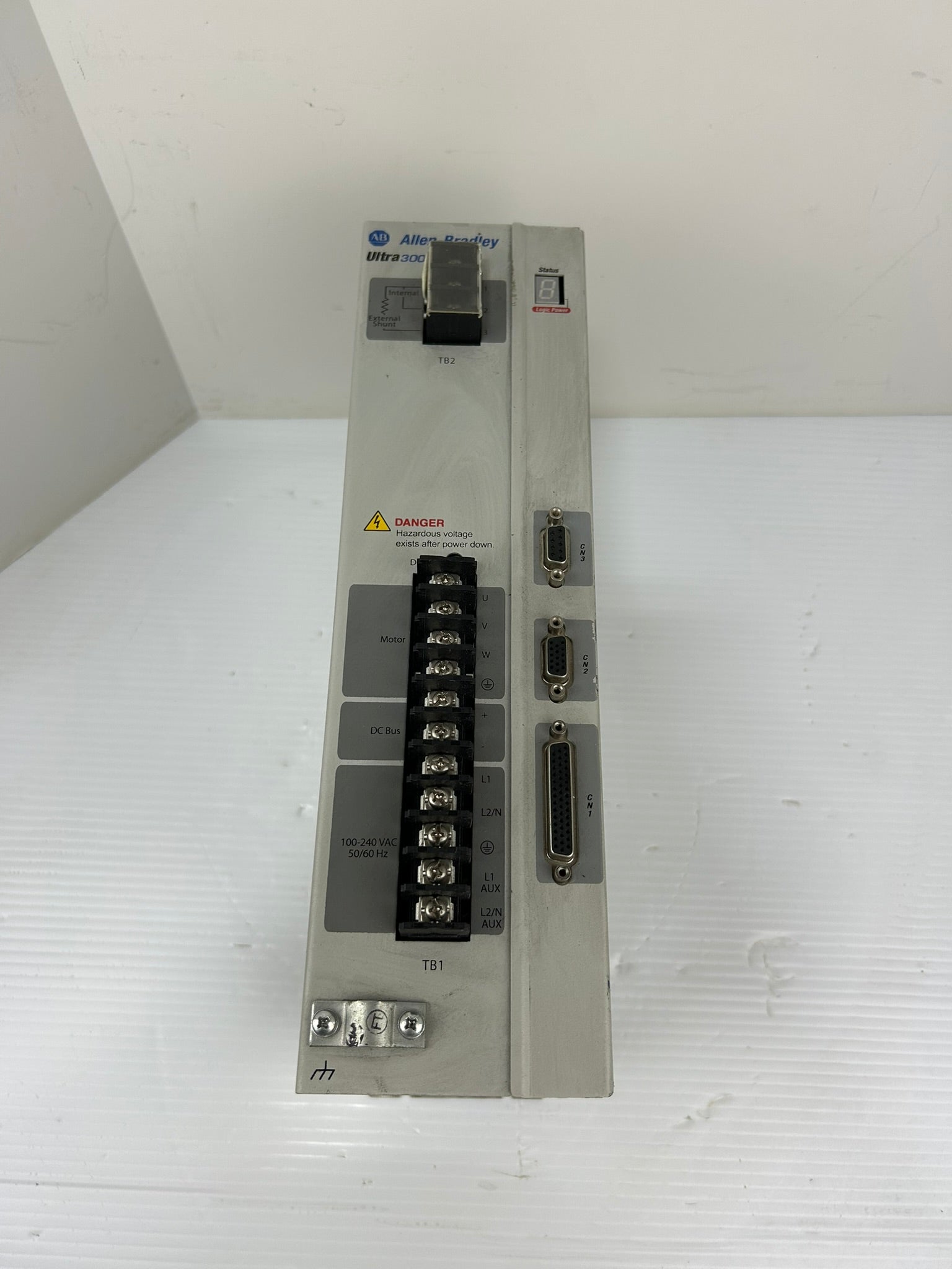 Allen Bradley 2098-DSD-030 Ultra 3000 Servo Drive 120/240VAC 1 PH Series B