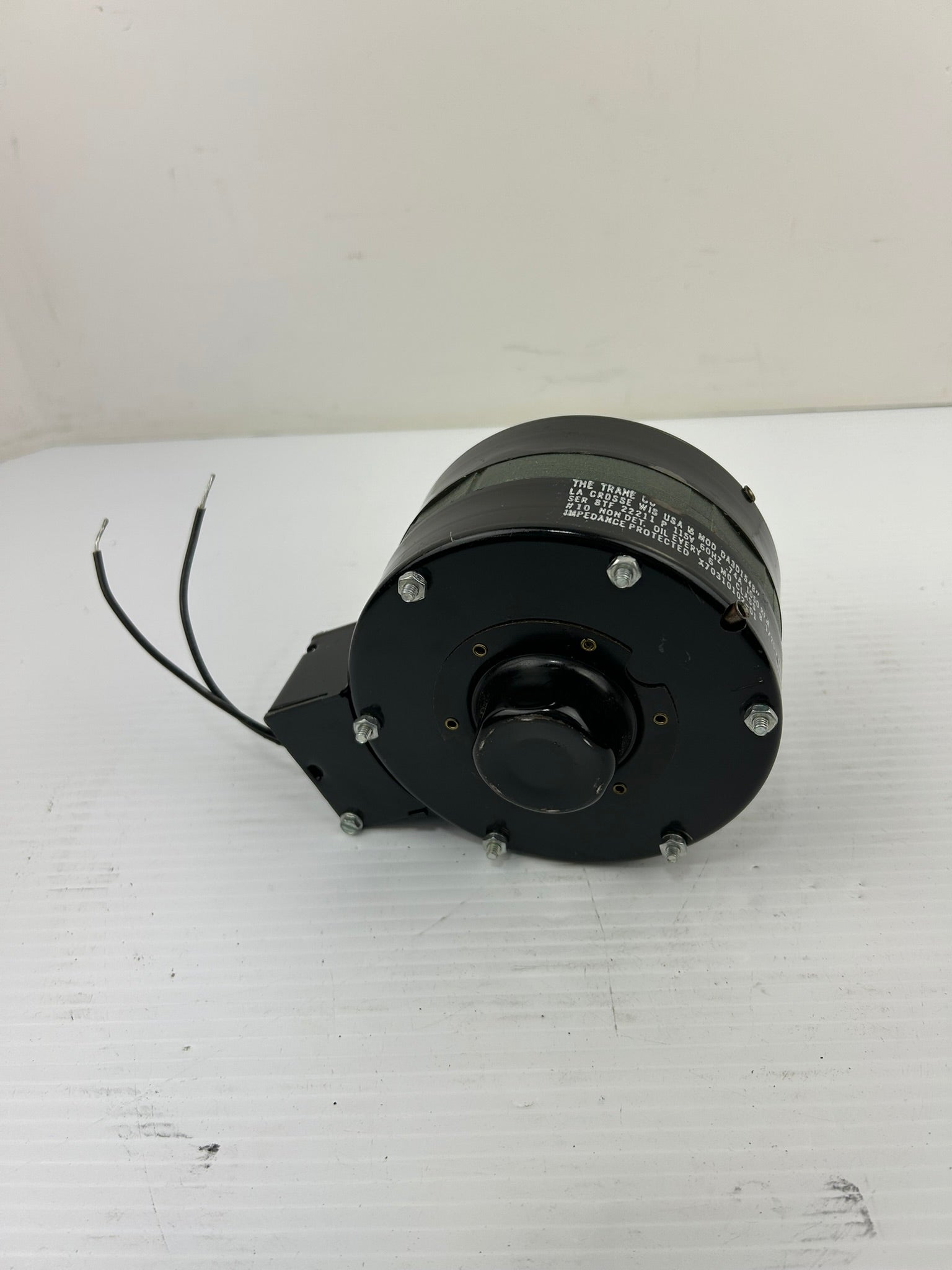 Trane DA3D154B" Motor 115V 60Hz .74A 1050 RPM Class B 1/25 HP X70310102-01