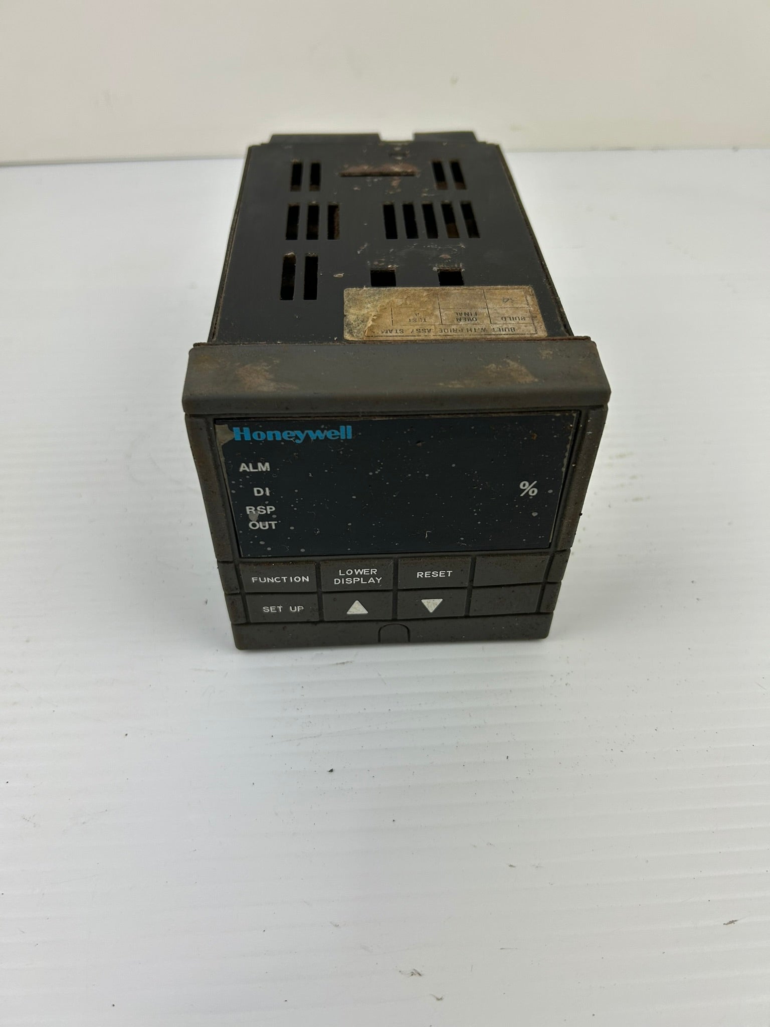 Honeywell DC330L-E0-000-10-0A0000-00-0 Temperature Controller UDC3300