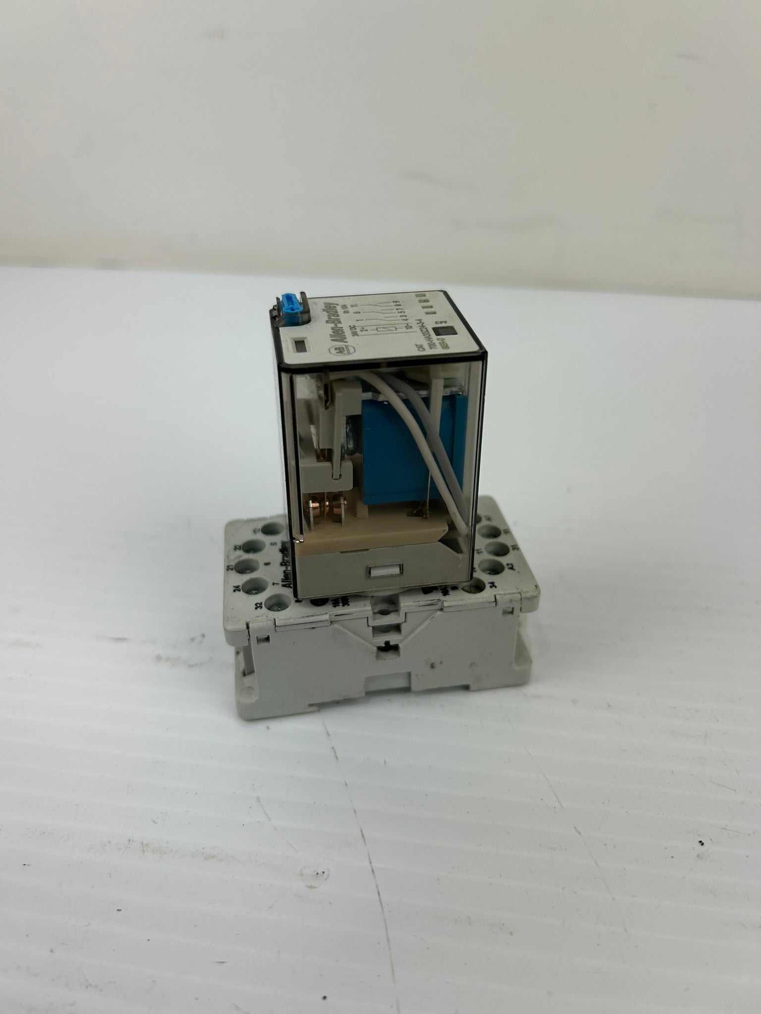 Allen Bradley 700-HA33Z24-3-4 Relay Series D with Base 700-HN101 - Lot of 5