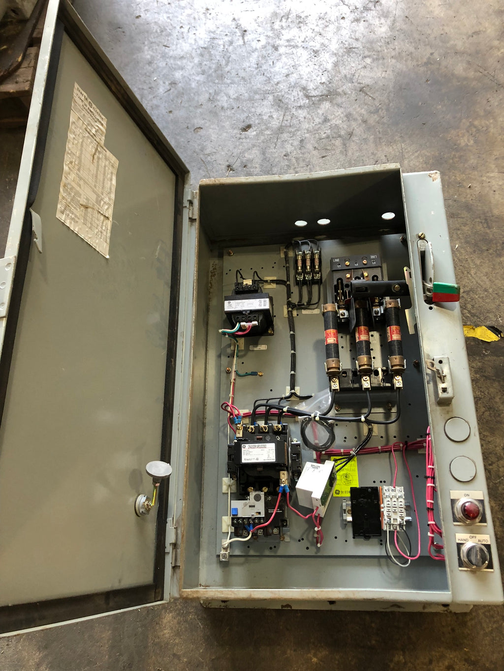 300 Line Box General Electric 300-Line Control Enclosed Magnetic Starter Type 3R ...