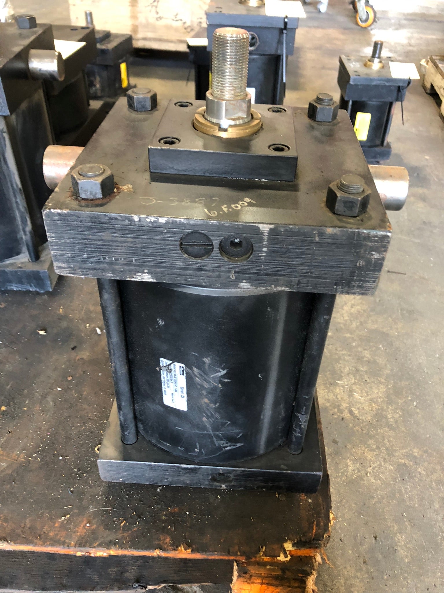 Parker 08.00 CD2AU14C 7.000 Hydraulic Cyliner Series 2A CF525764A