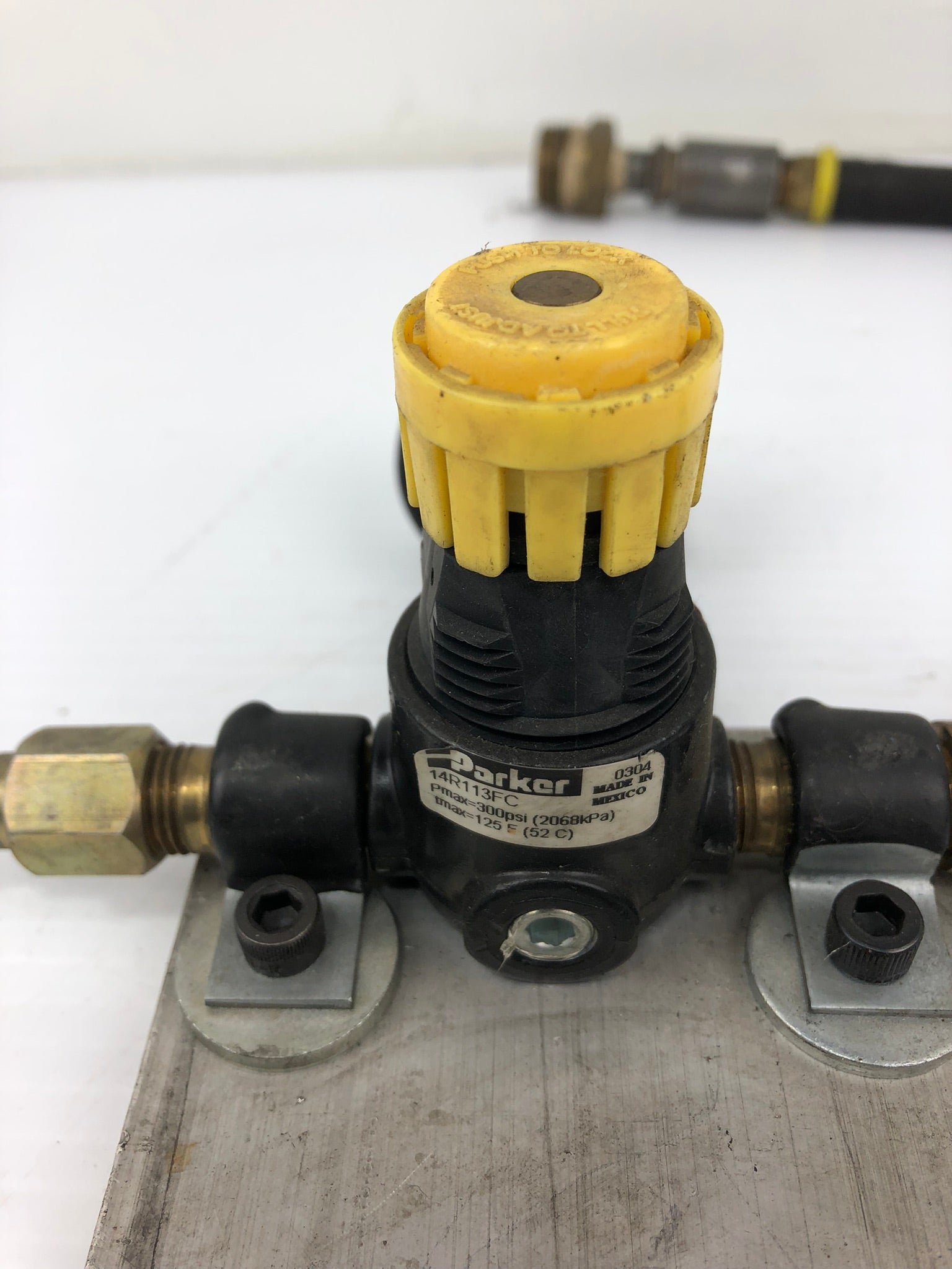 Parker 14R113FC Pressure Regulator with Gauge and Hose