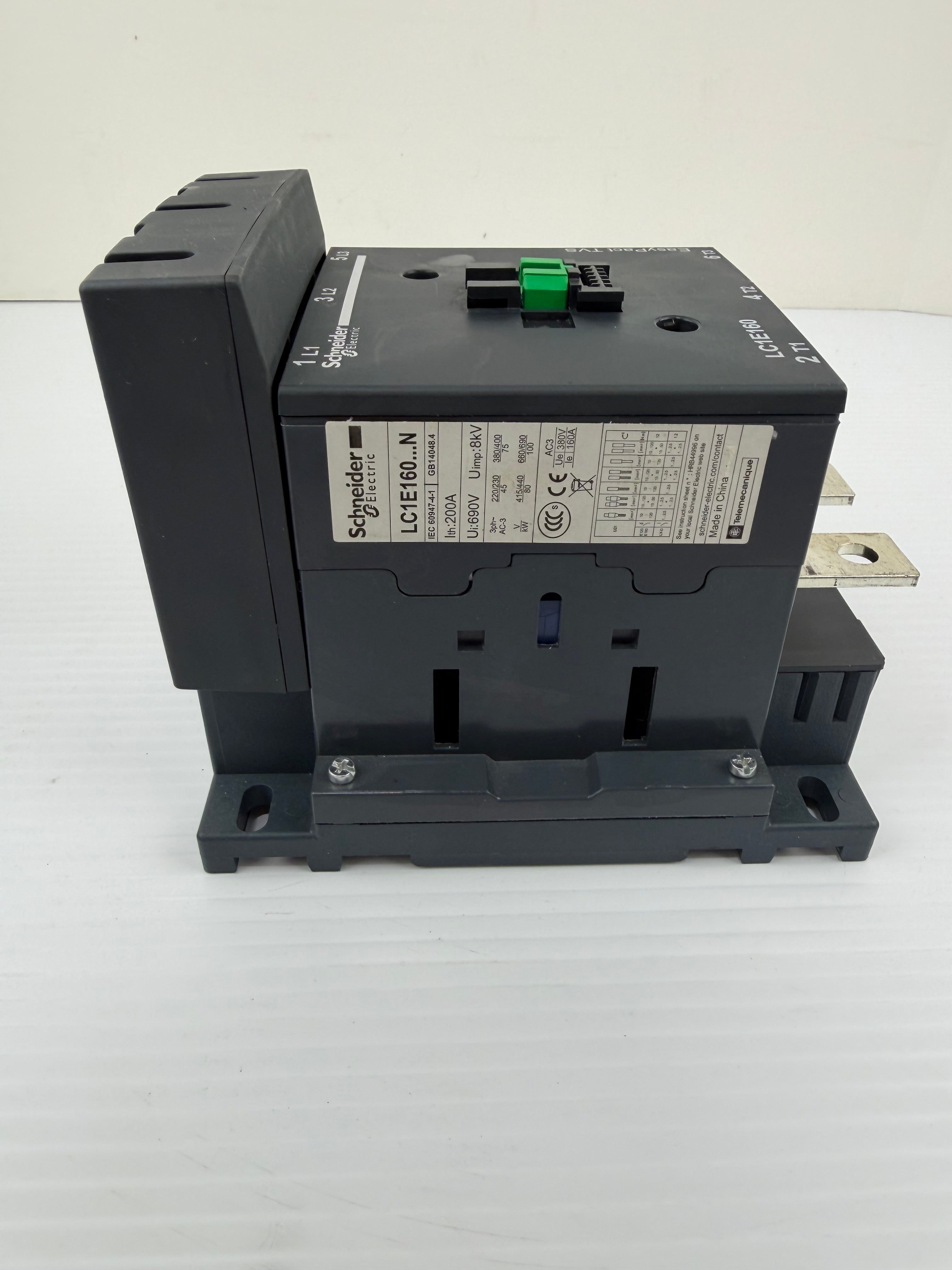 Schneider Electric Contactor LC1E160 200 A 690 V 8 kV Ships from US