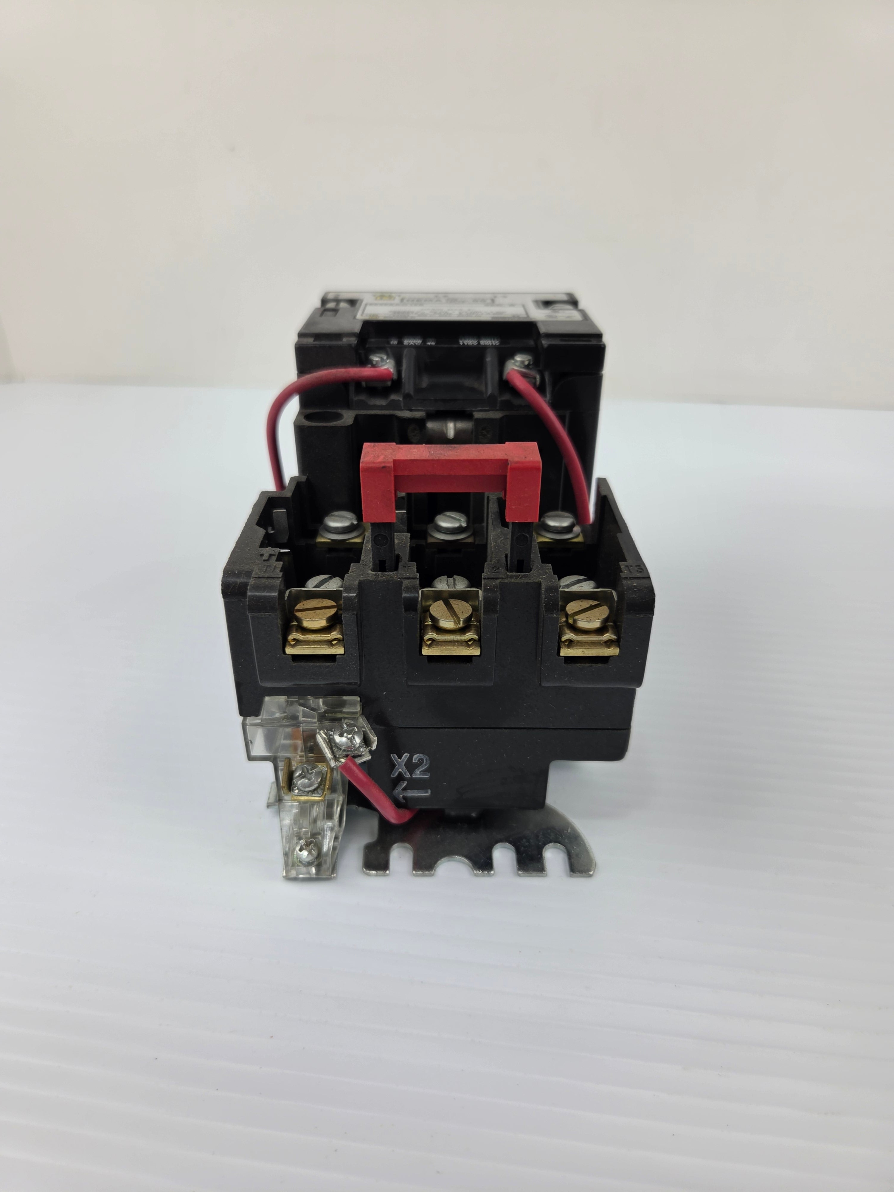Square D 8536 SA Motor Starter 8536SAO12V02S Series B Size 00 8536SAO12S
