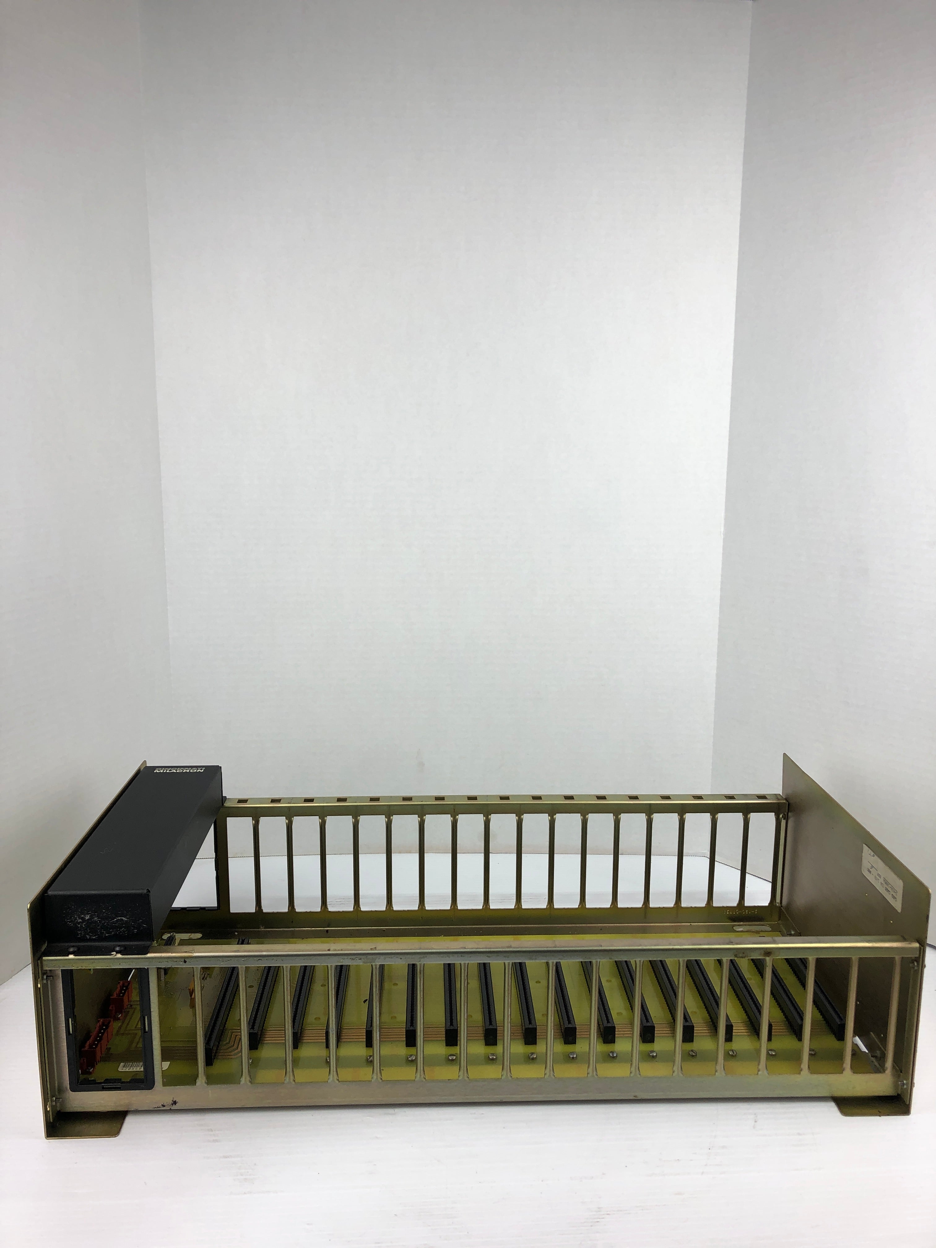 Cincinnati Milacron 3-705-0827A Circuit Board PLC Rack 17 Slots 115V 7A 1PH