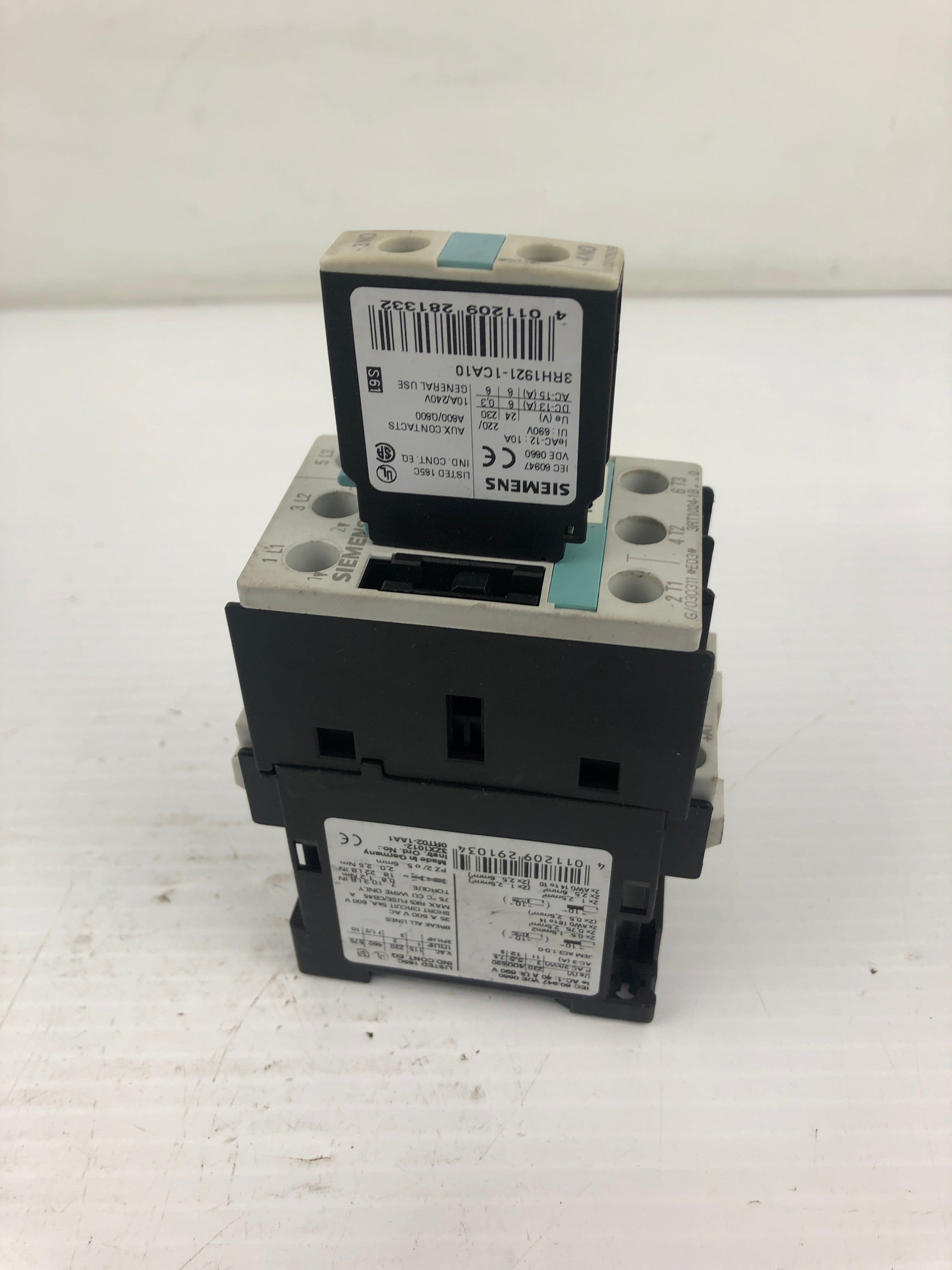 Siemens 3RT1024-1B Contactor with Surge Suppressor LO010529