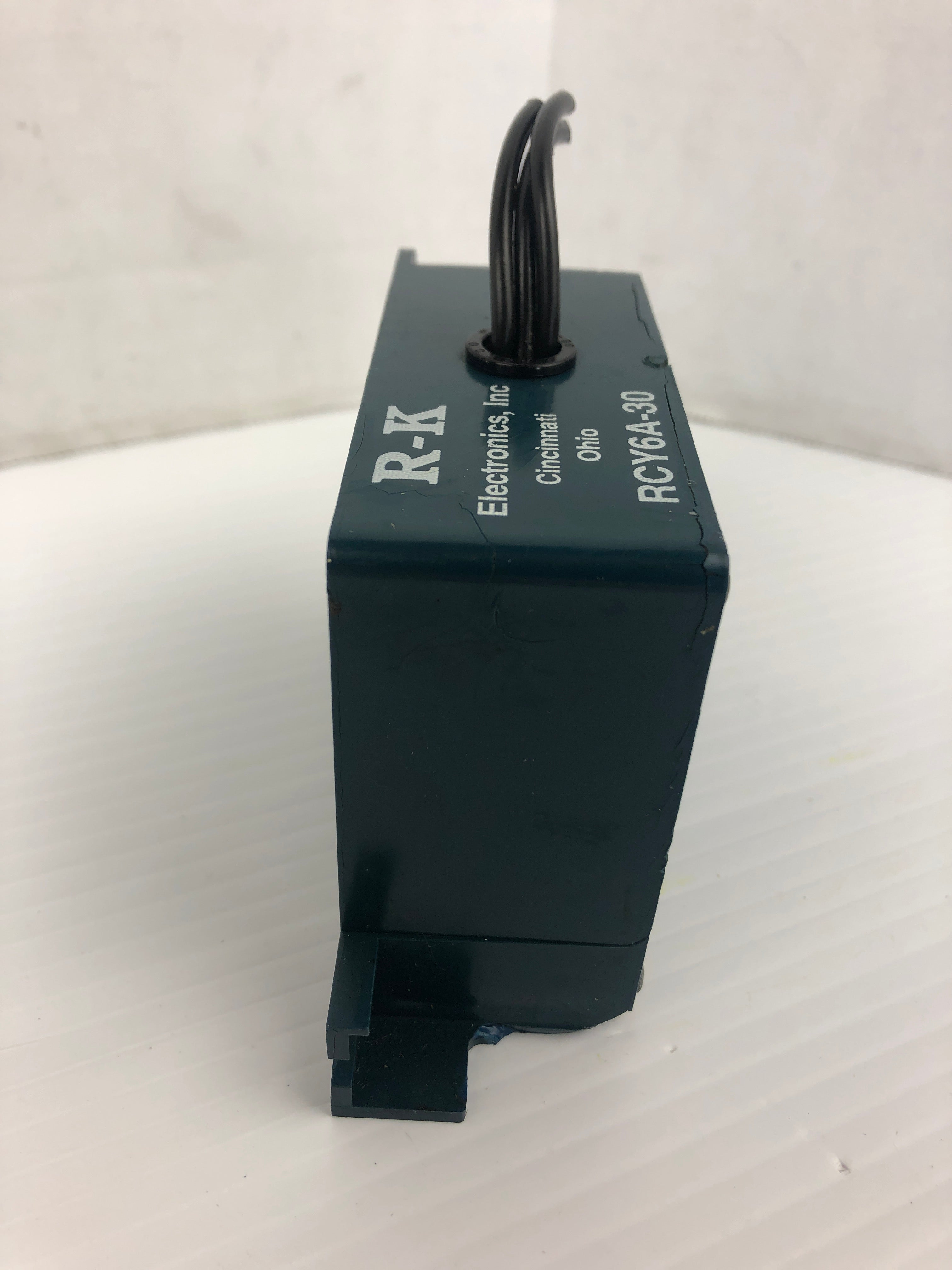 R-K Electronics RCY6A-30 R-C Network Suppressor 600VAC 220Ω 7 Watt