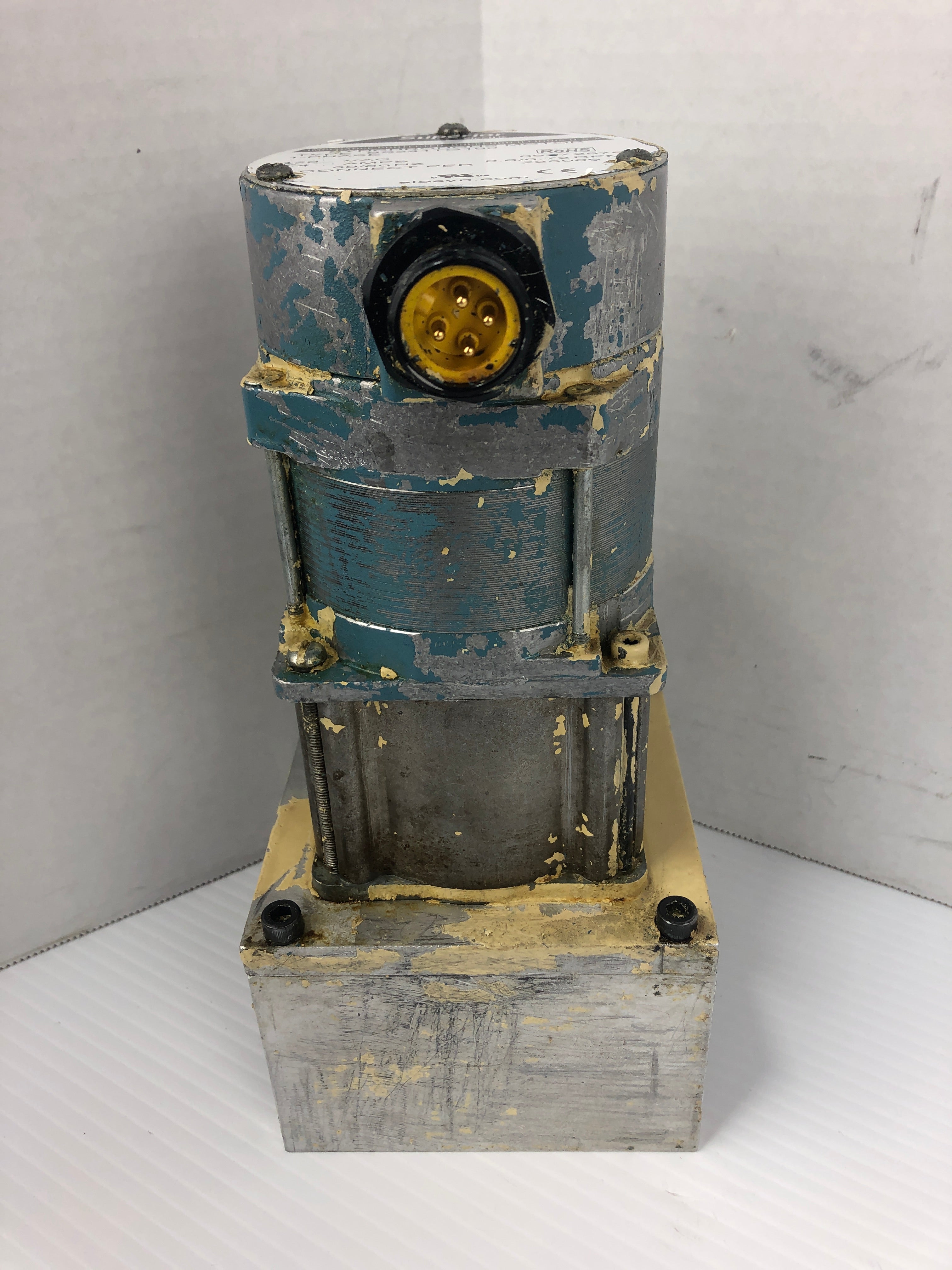 Superior Electric SS241TG100 Synchronous Motor 0.6/0.72RPM 120VAC 0.4A 1PH