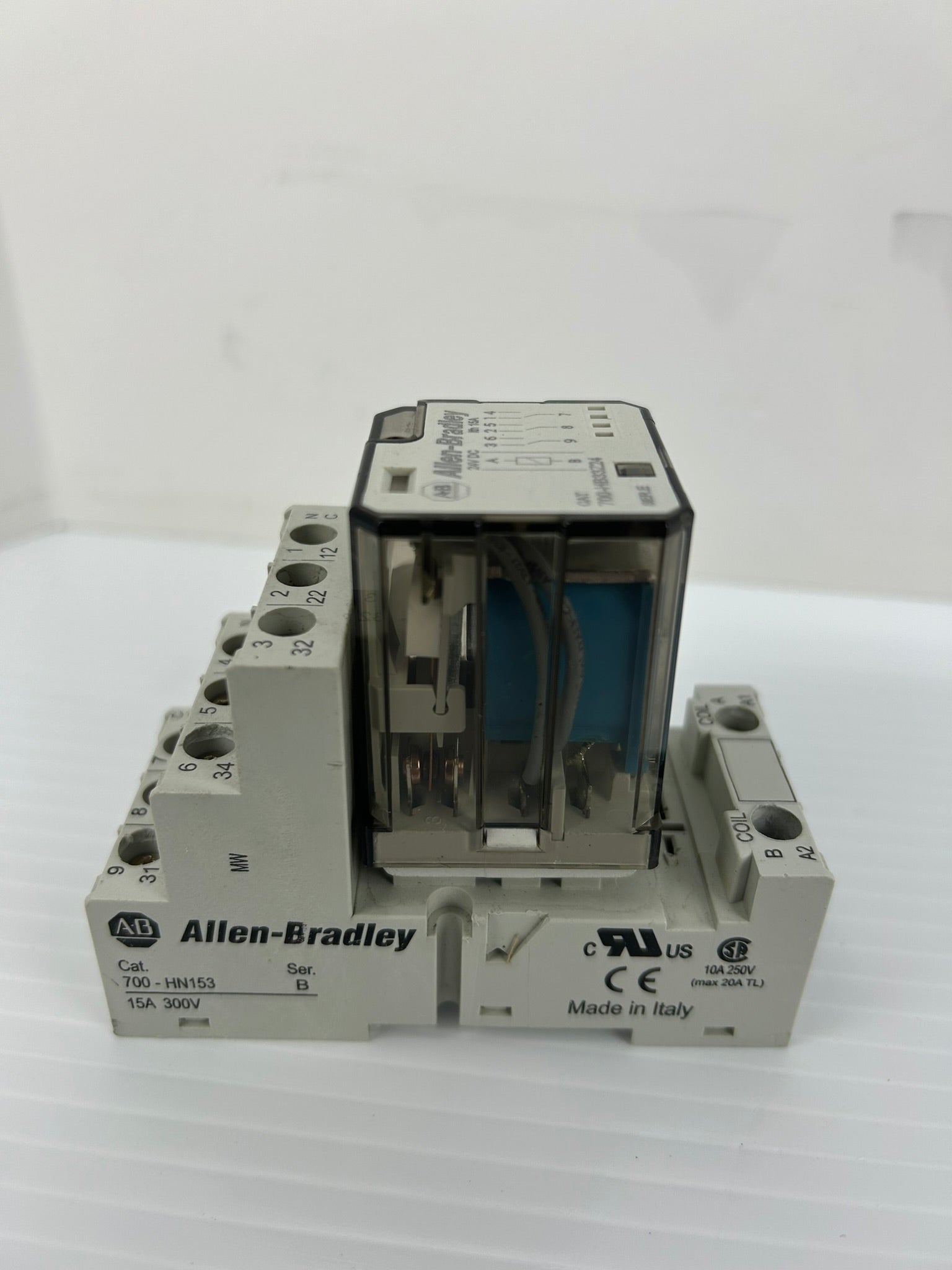 Allen-Bradley 700-HB33Z24 Relay Ser. E With 700-HN153 Base Ser. B - Lot of 2
