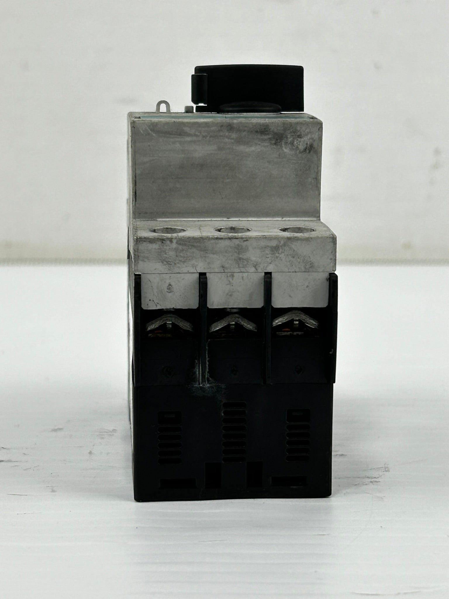 Siemens 3RV1021-1AA15 Circuit Breaker 3RV10211AA15