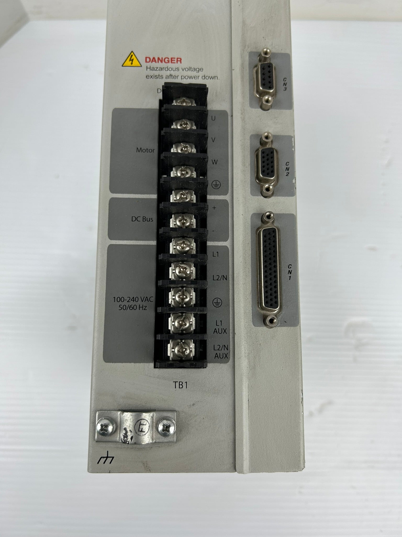 Allen Bradley 2098-DSD-030 Ultra 3000 Servo Drive 120/240VAC 1 PH Series B