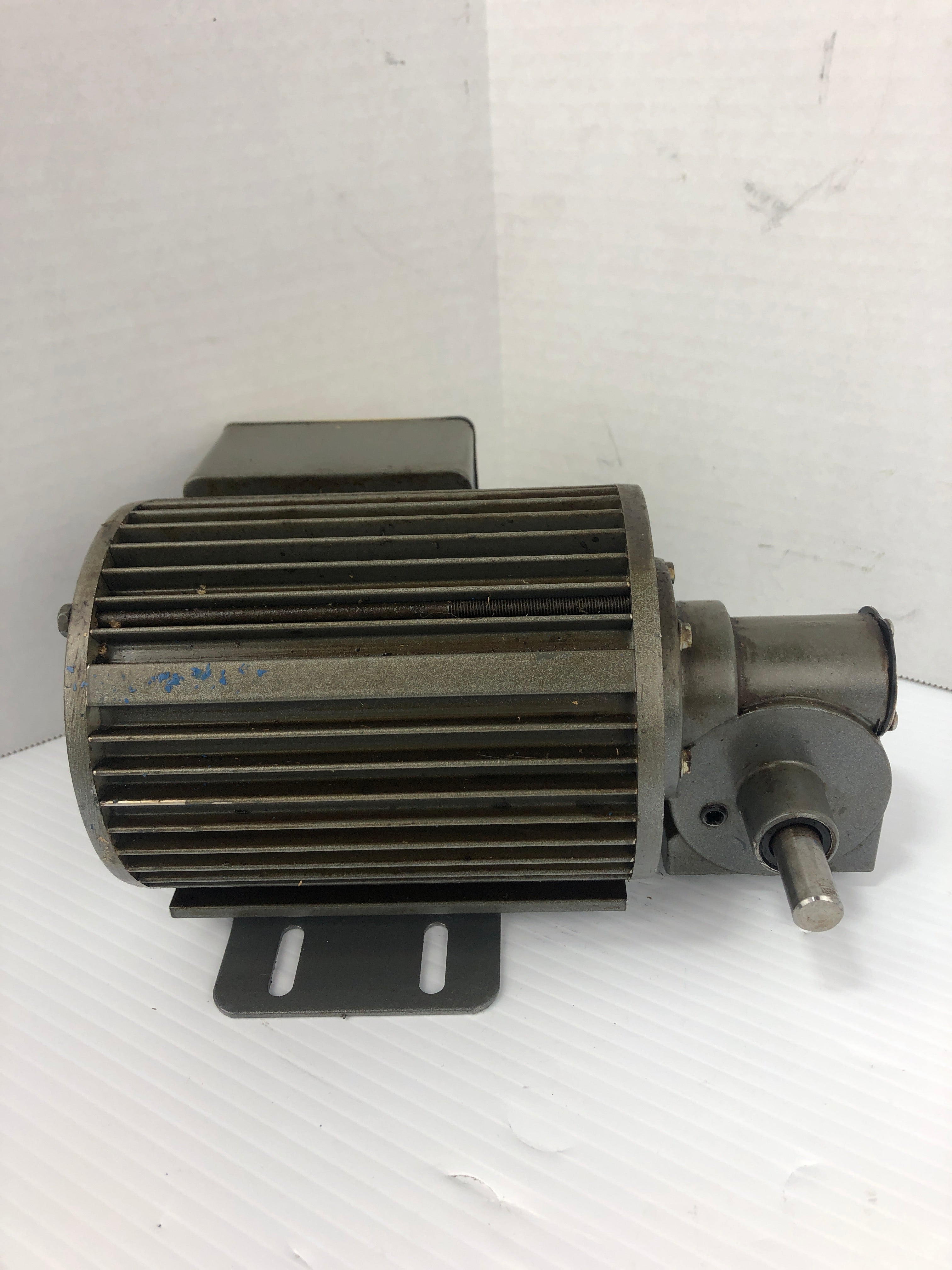 Baldor 25E748W263G1 Industrial Motor .13HP 172 RPM .46A 3PH 10:1 Ratio
