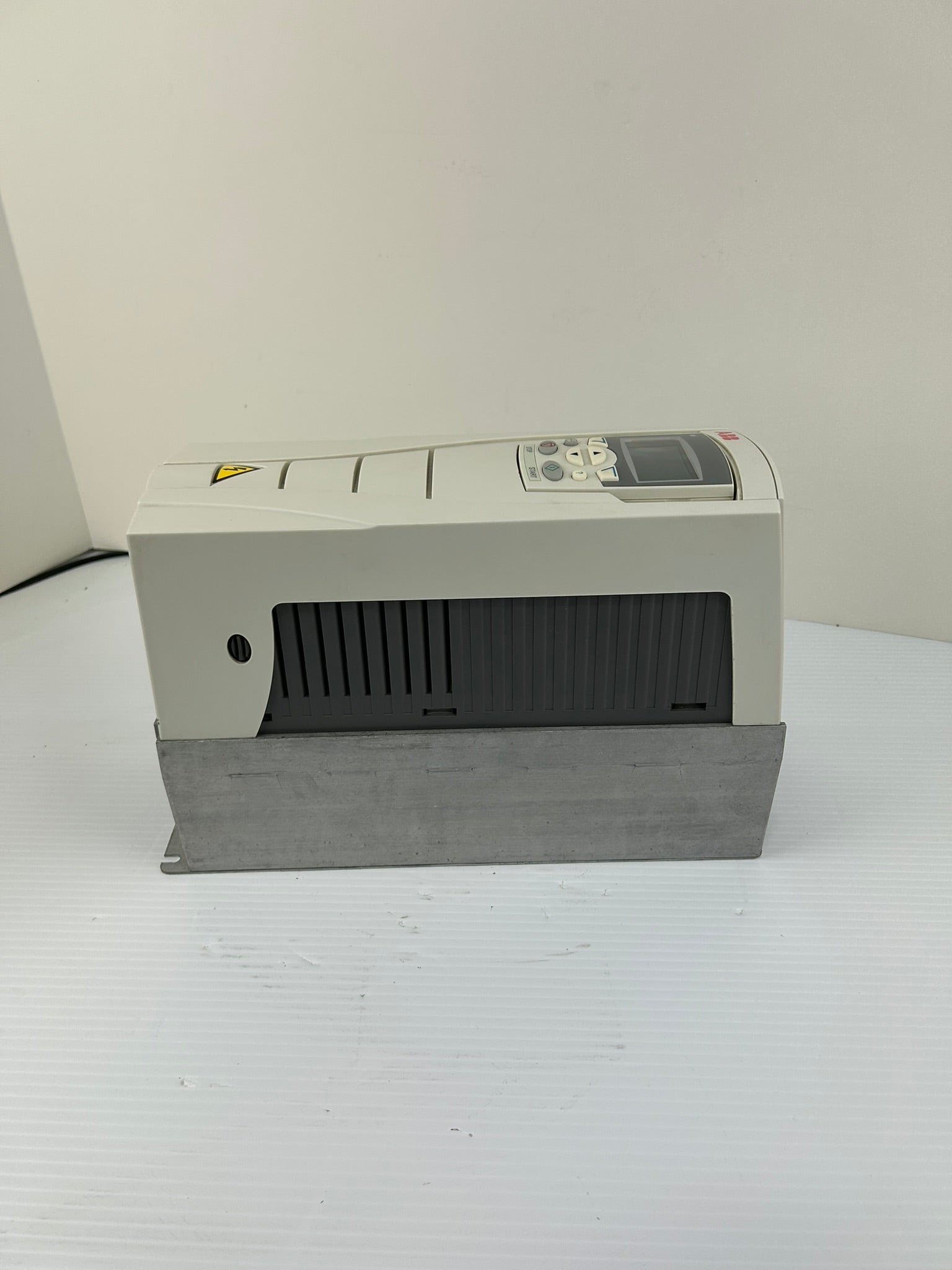 ABB ACS550-U1-08A8-4 VFD Variable Frequency Drive 5HP 480V 3PH AC Drive 4kW