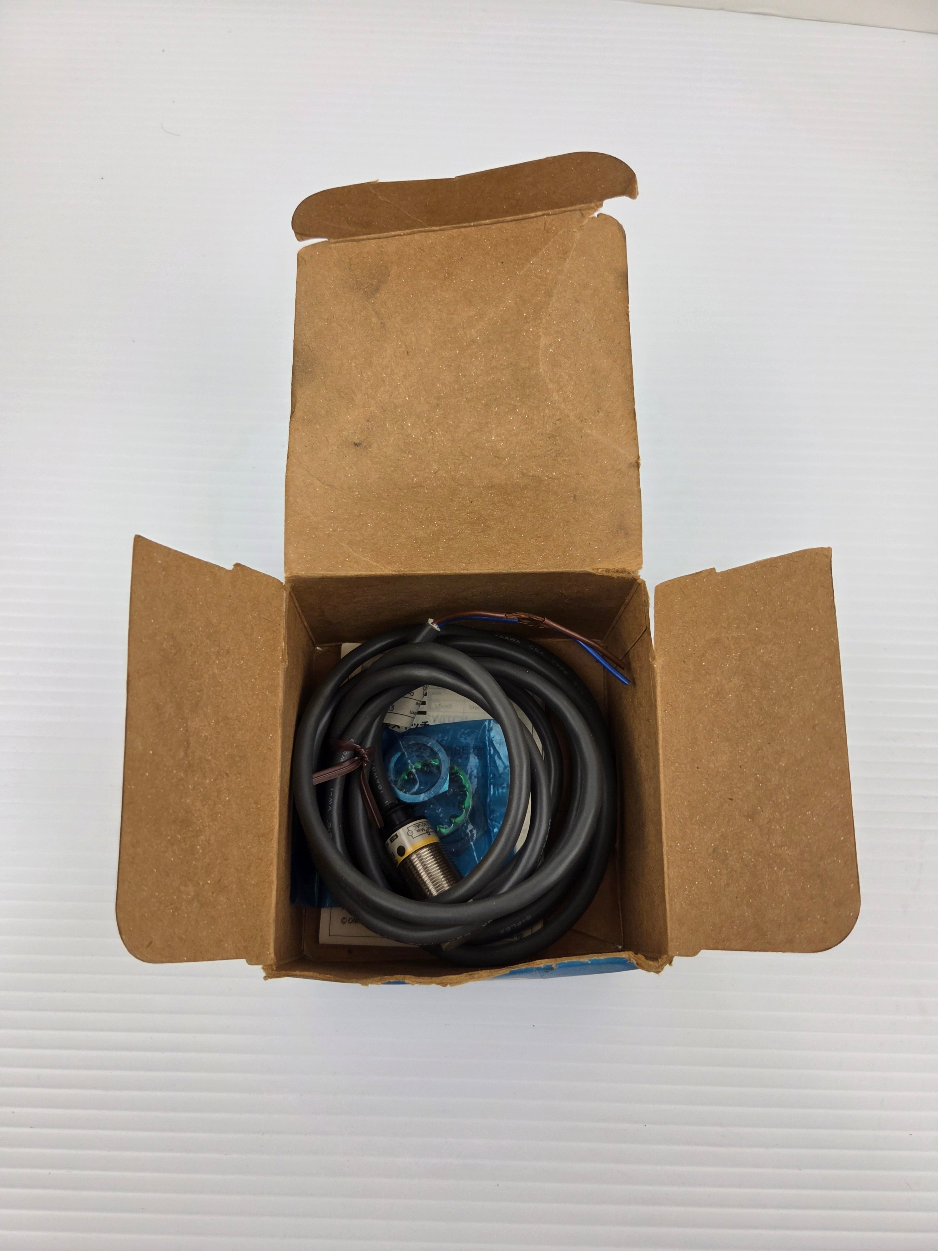 Omron E2E-X10MY1-US Inductive Proximity Sensor 10mm 20-264VAC M18