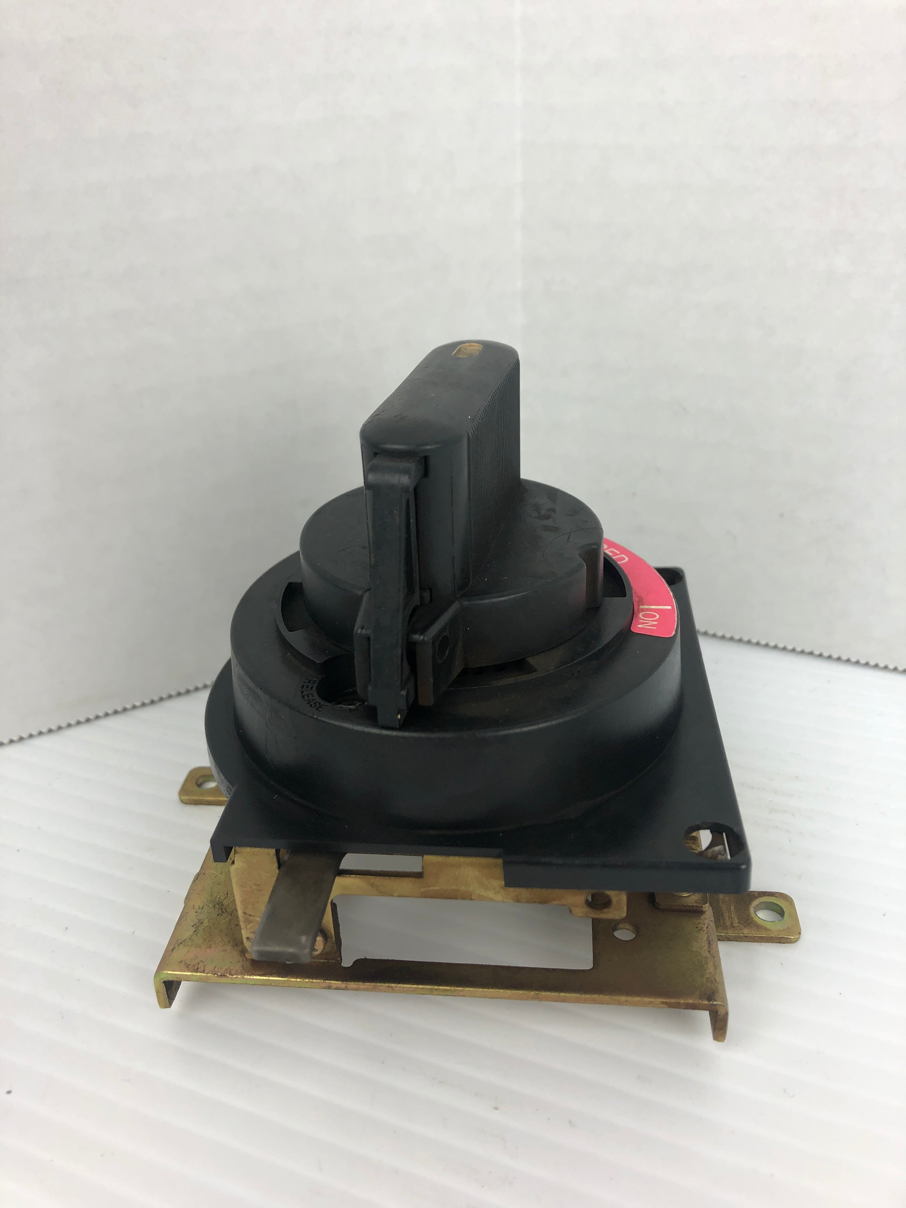 Mitsubishi FISWUAR External Handle Switch For NF100-CWU / NF100-SWU / NV100-SWU