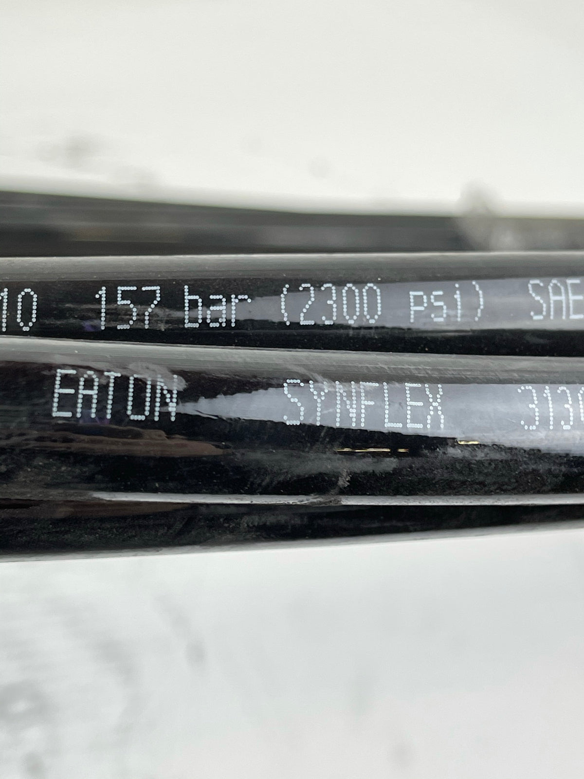 Eaton Synflex 3130-06 Hydraulic Hose Assembly 9.5mm x ~22' 157 bar 2300 PSI
