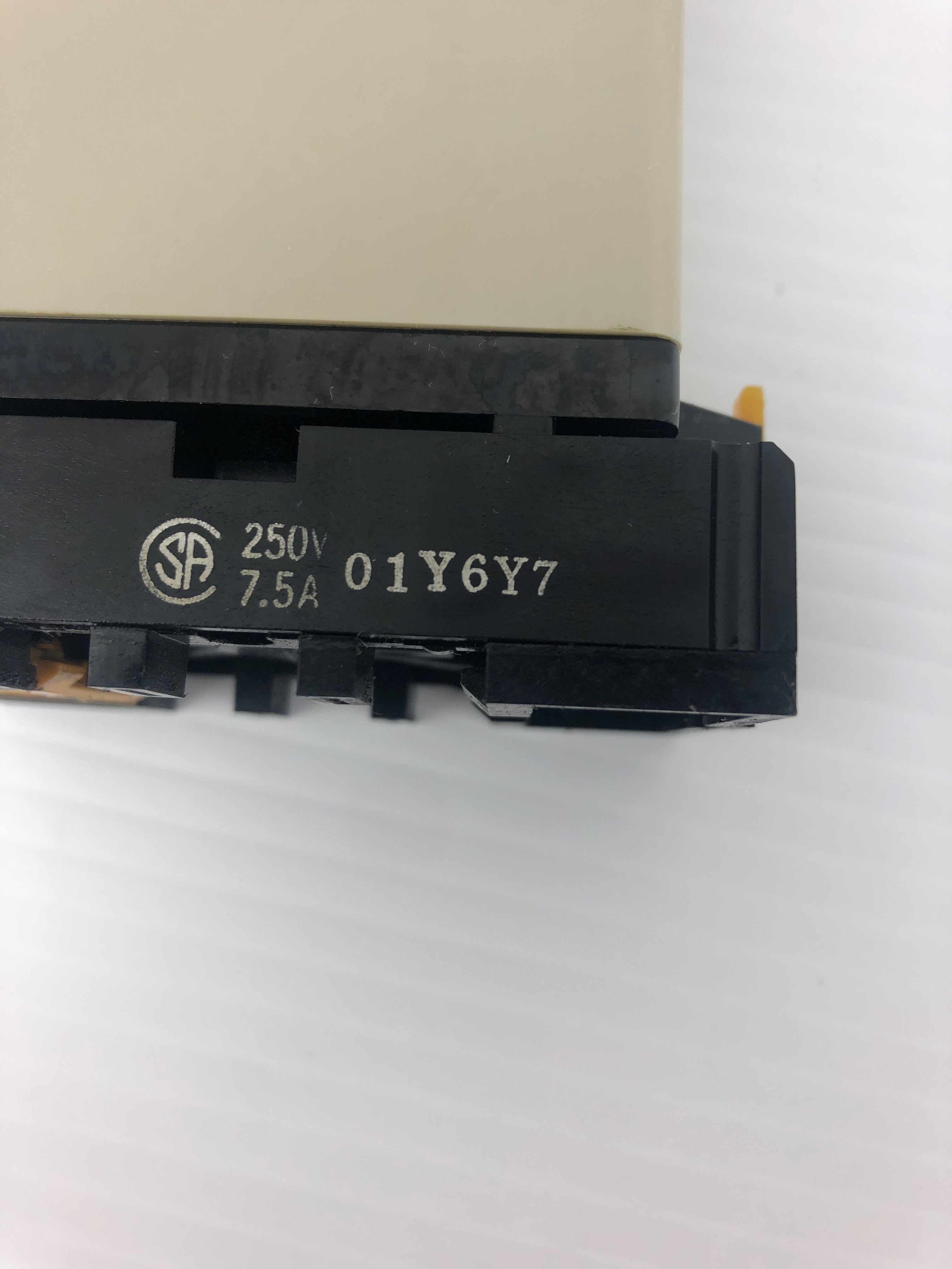 Omron PU-NA Controller Unit 120VAC 15mA 50/60Hz With 01Y6Y7 Base 250V 7.5A