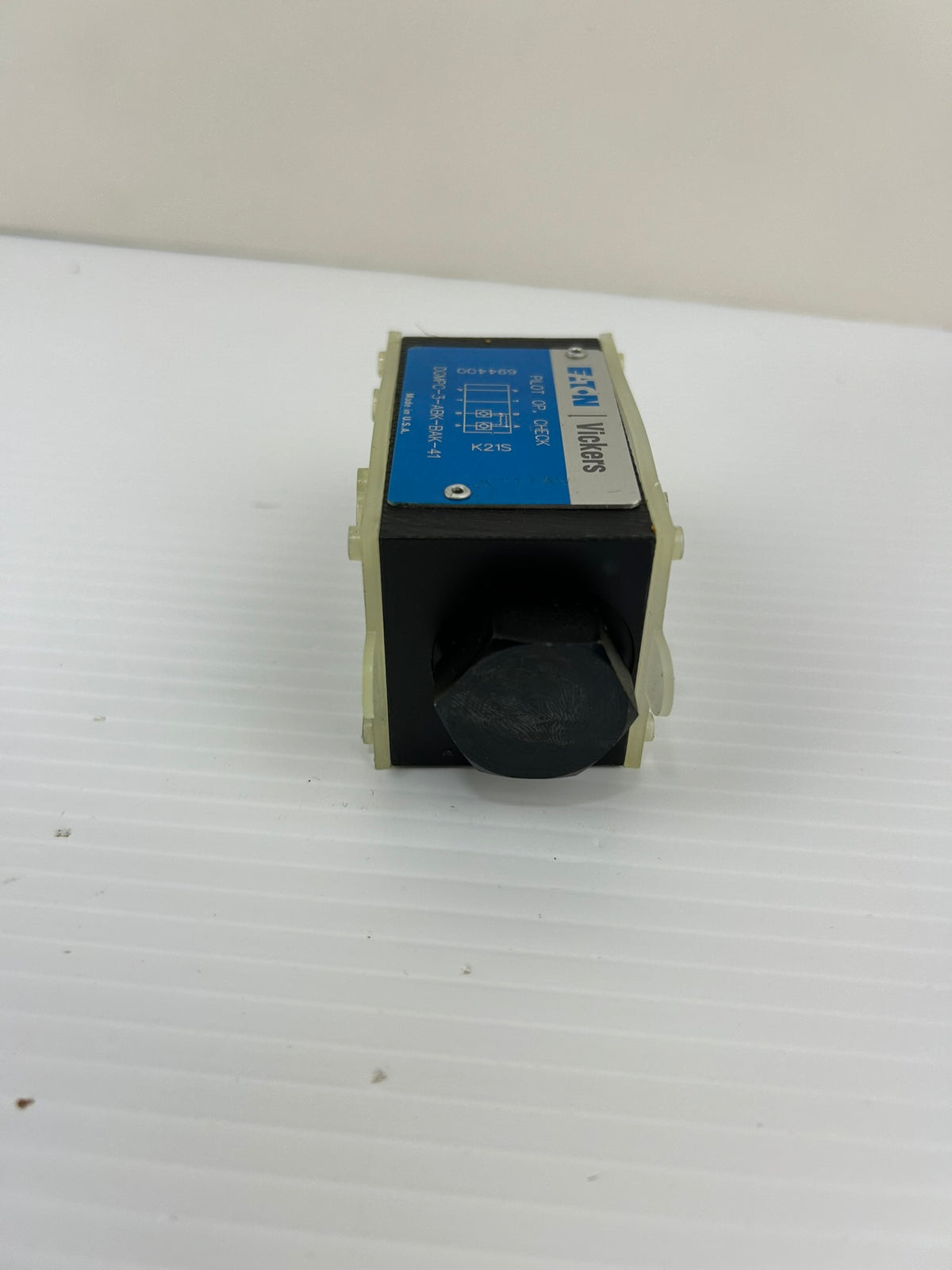 Eaton Vickers DGMPC-3-ABK-BAK-41 Pilot Operated Check Hydraulic Valve SystemStak