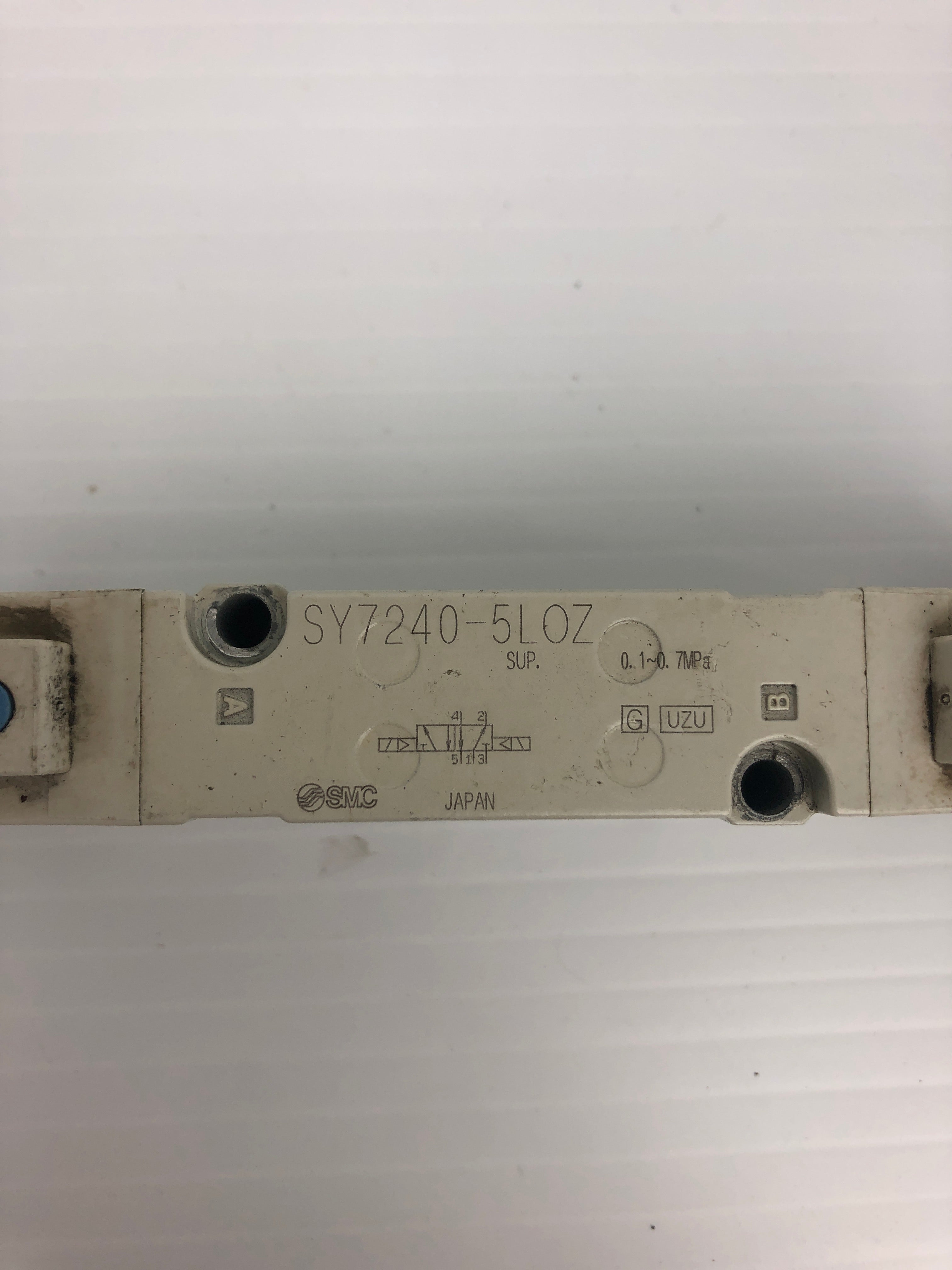 SMC SY7240-5L0Z Solenoid Valve 0.1~0.7MPa - Lot of 2