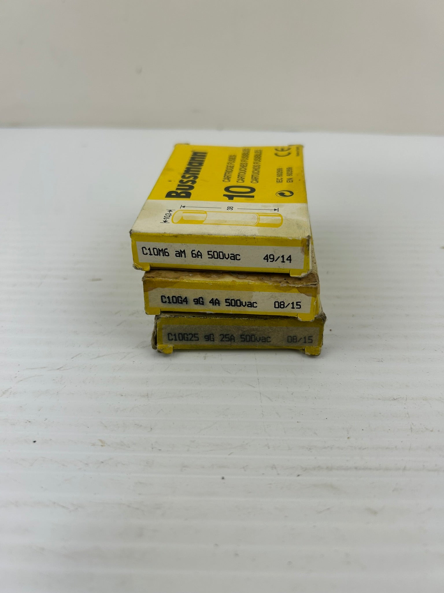 Lot of 28 - Bussmann C10G25 C10G4 C10M6 Industrial Ceramic Fuses