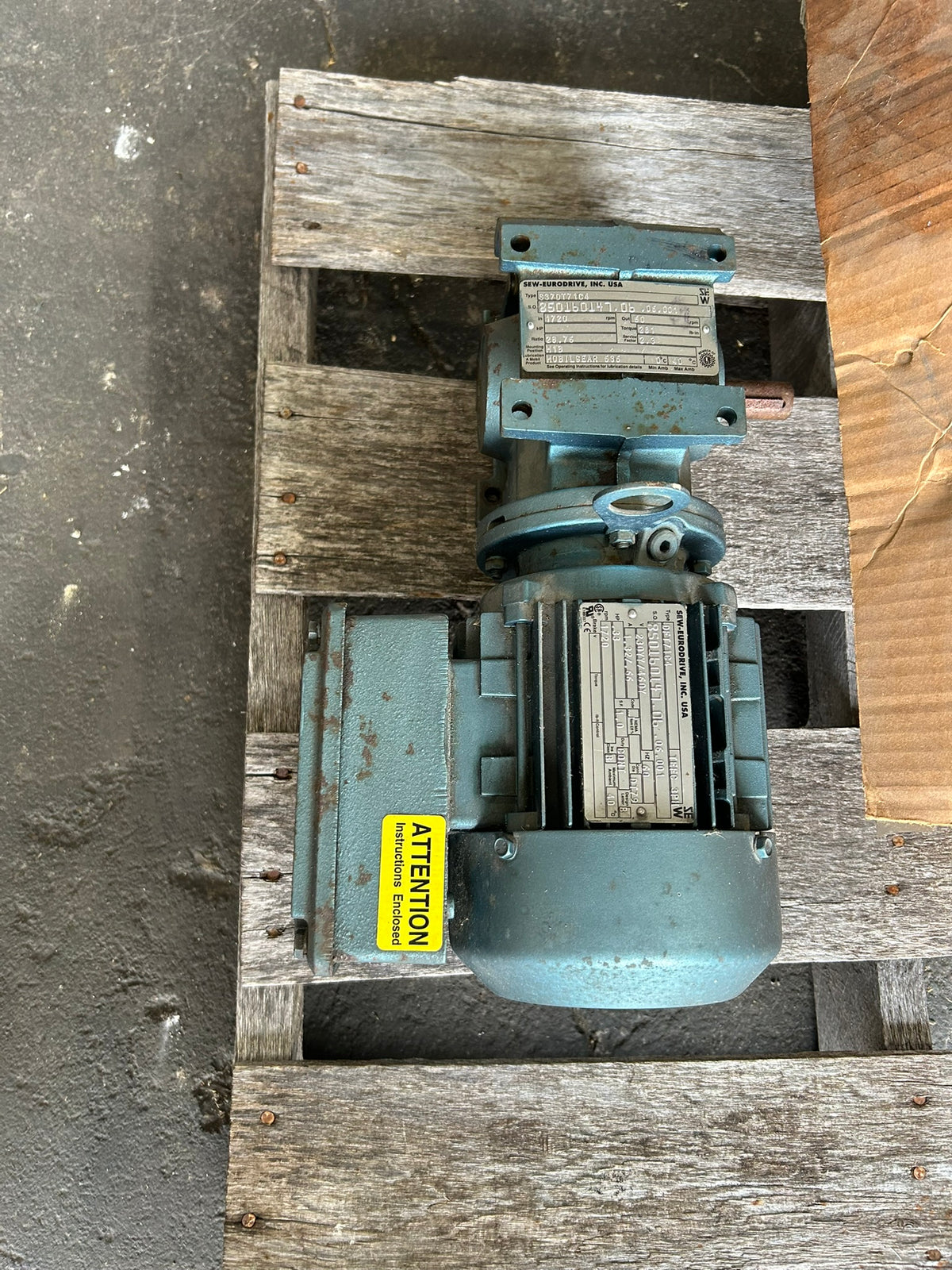 SEW Eurodrive S37DT71C4 Gearmotor DFT71C4 1/3HP 1720RPM 28.76:1 230/460V