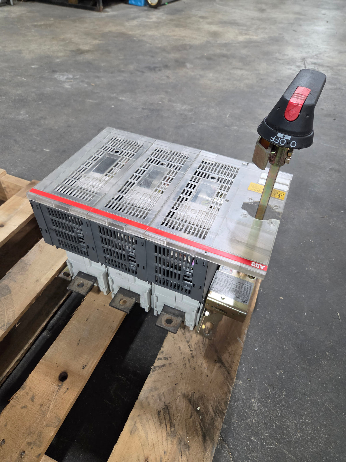 ABB OES800L3 Fusible Disconnect Switch 3 Pole 600VAC 800A w/ Fuses On/Off Switch