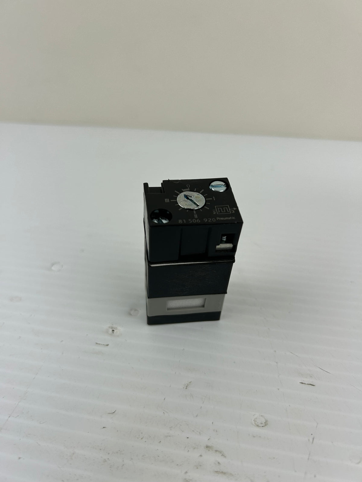 Crouzet 81 506 920 Pneumatic Adjustable Frequency Generator Air Logic Valve