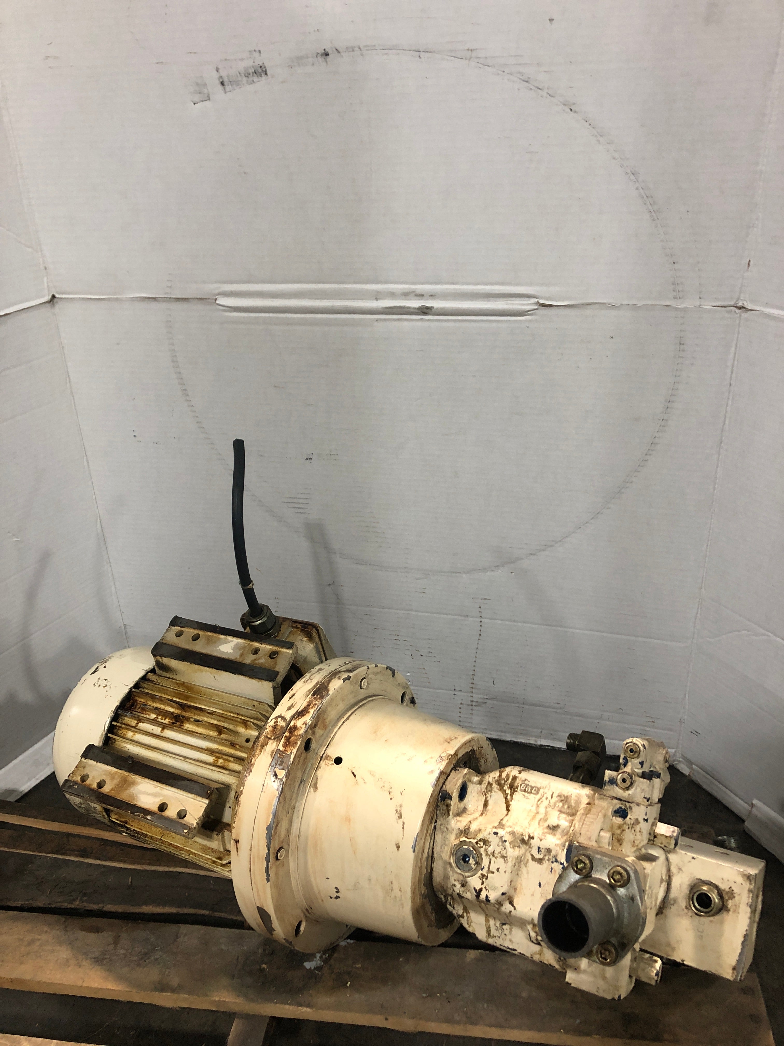 Rexroth A10VO28DFR/31R-PPC12N00M Pump & WorldWide WWE5-18-184TC Motor White