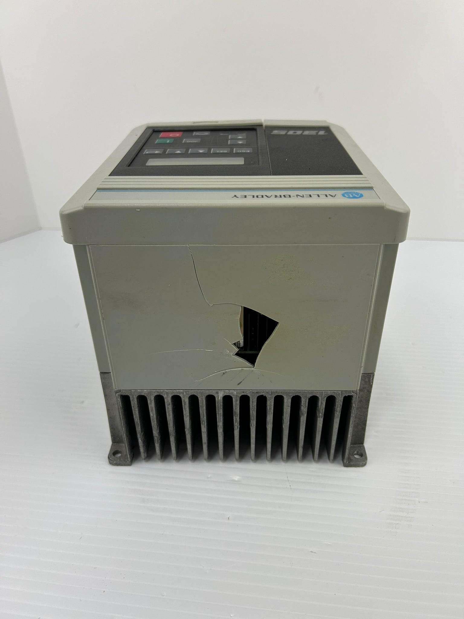 Allen-Bradley 1305-BA03A Drive Ser C 380-460V 2.2A 1HP 3PH 1305 - Cracked Case