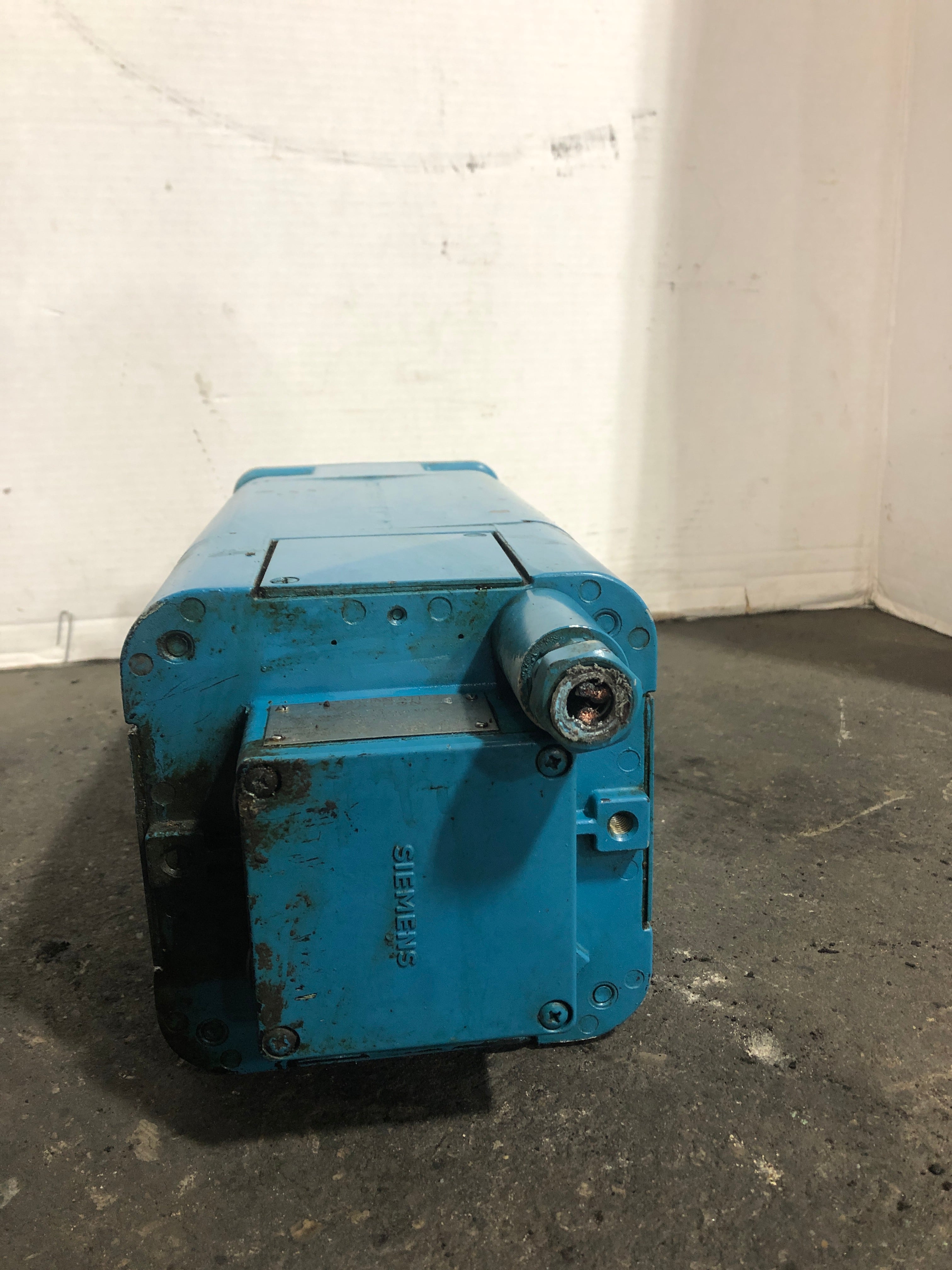 Cincinnati Milacron 1 HU3104-0AD01-Z Permanent Magnet Motor 1200 RPM 175V