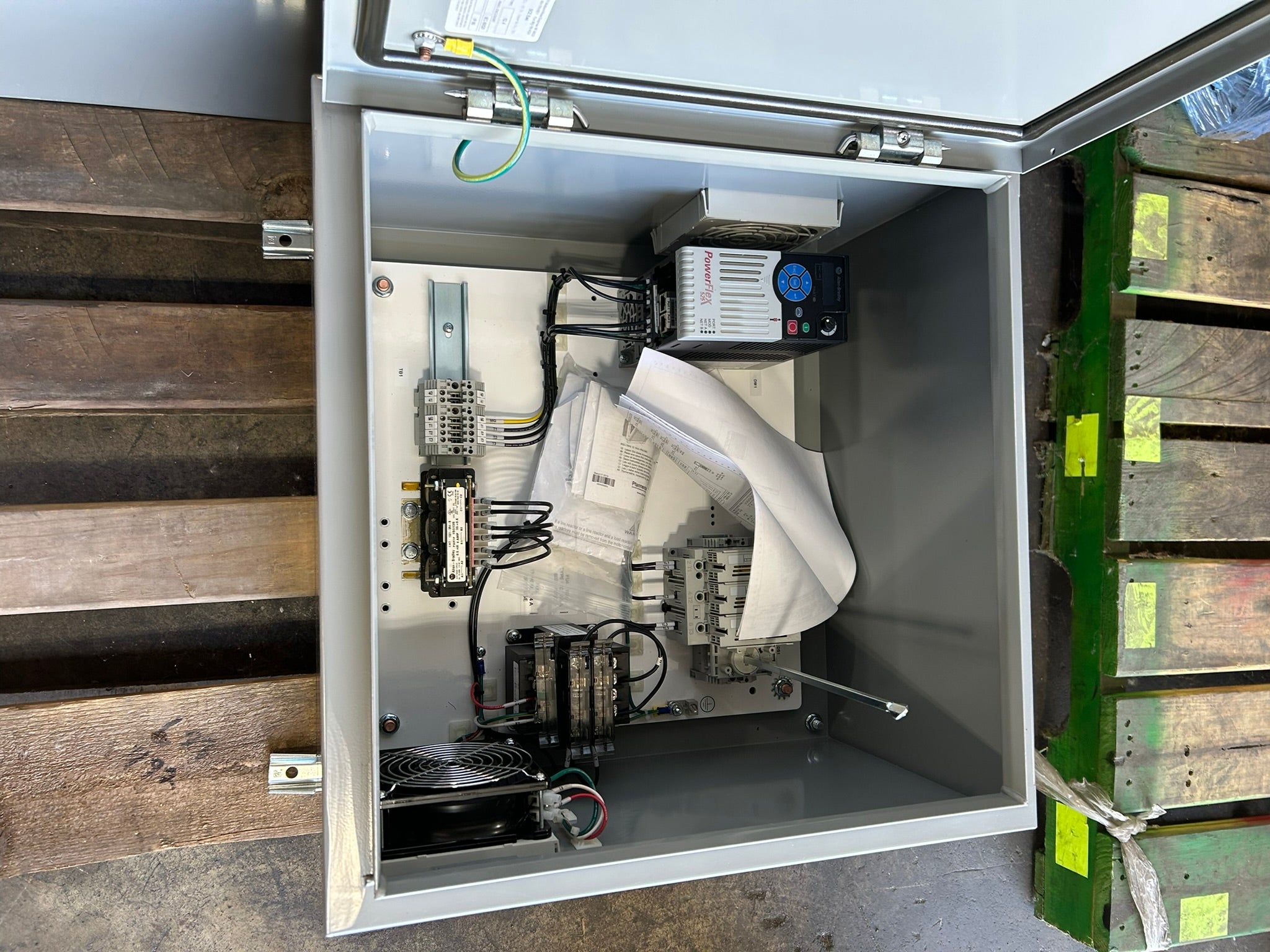 Allen Bradley 24B-D4P0H204AA-ND-P6-ME-B0-L1 PowerFlex 525 Electrical Cabinet