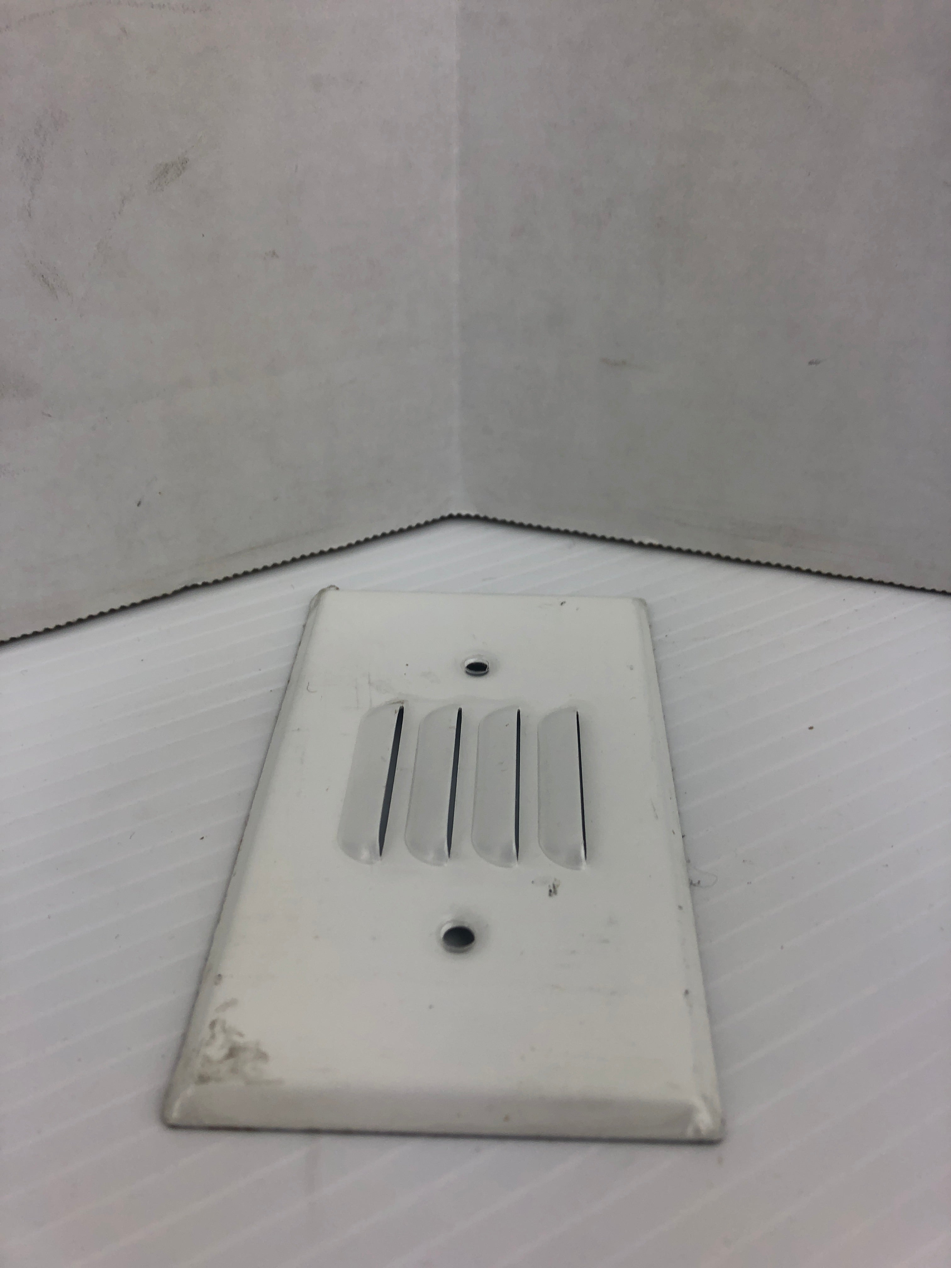 Leviton 001-88079 White One Gang Wall Plate P760-W - Lot of 8