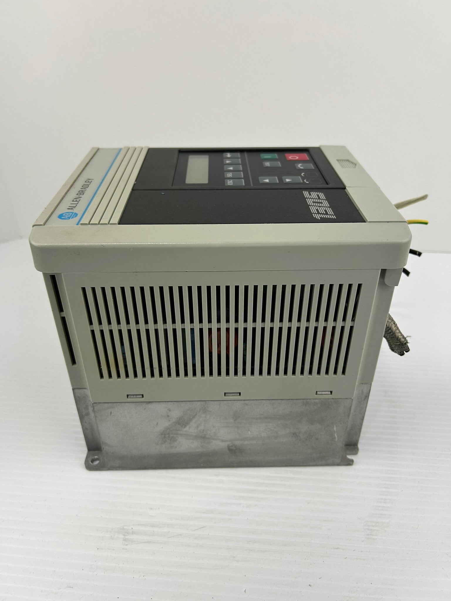 Allen-Bradley 1305-BA03A-ES-HA2 Drive Ser C 380-460V 2.3A 1HP 3PH