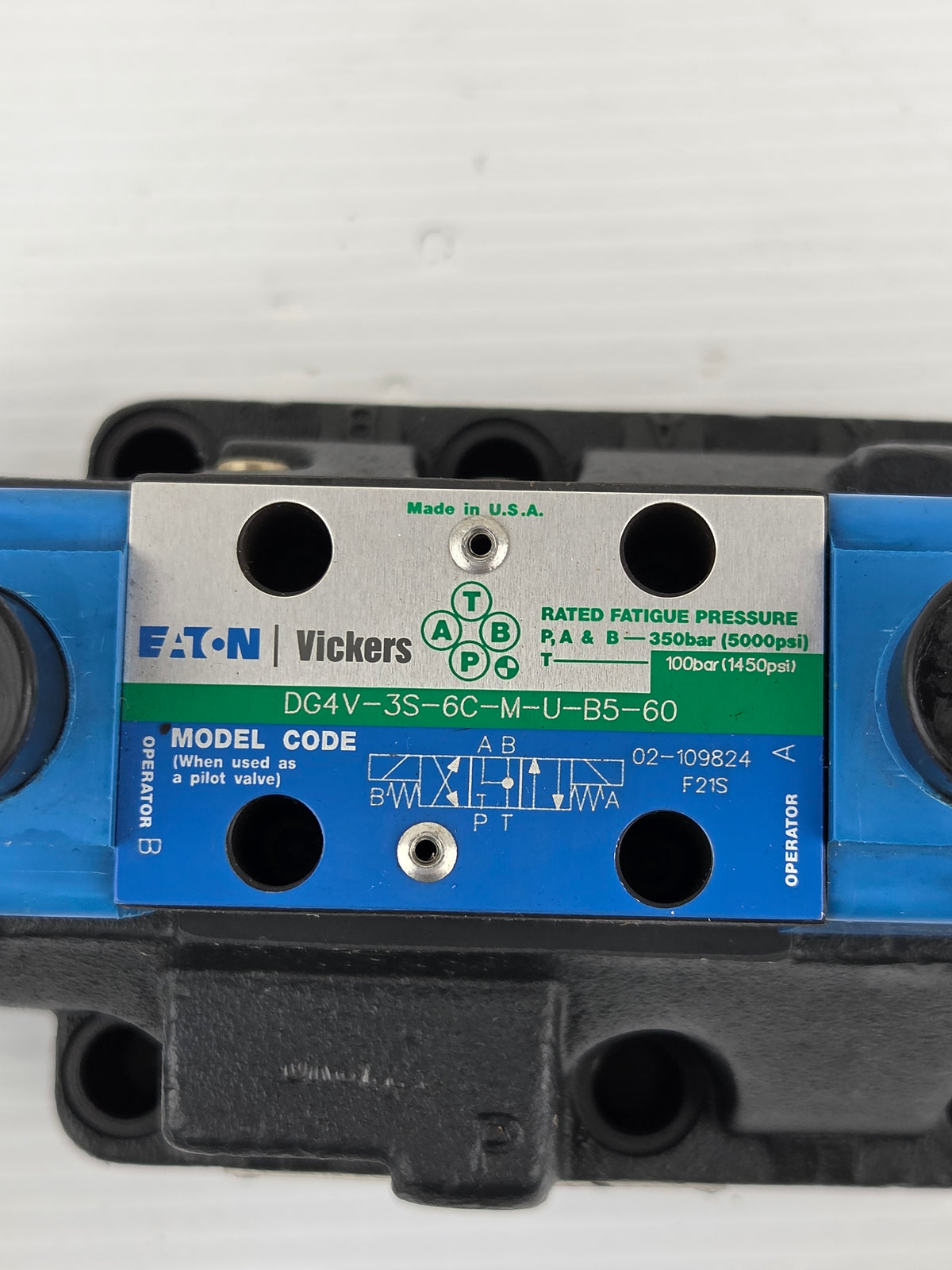 Eaton Vickers DG5V-8-S-2C-T-M-U-B-10 Directional Control Valve 02-325899