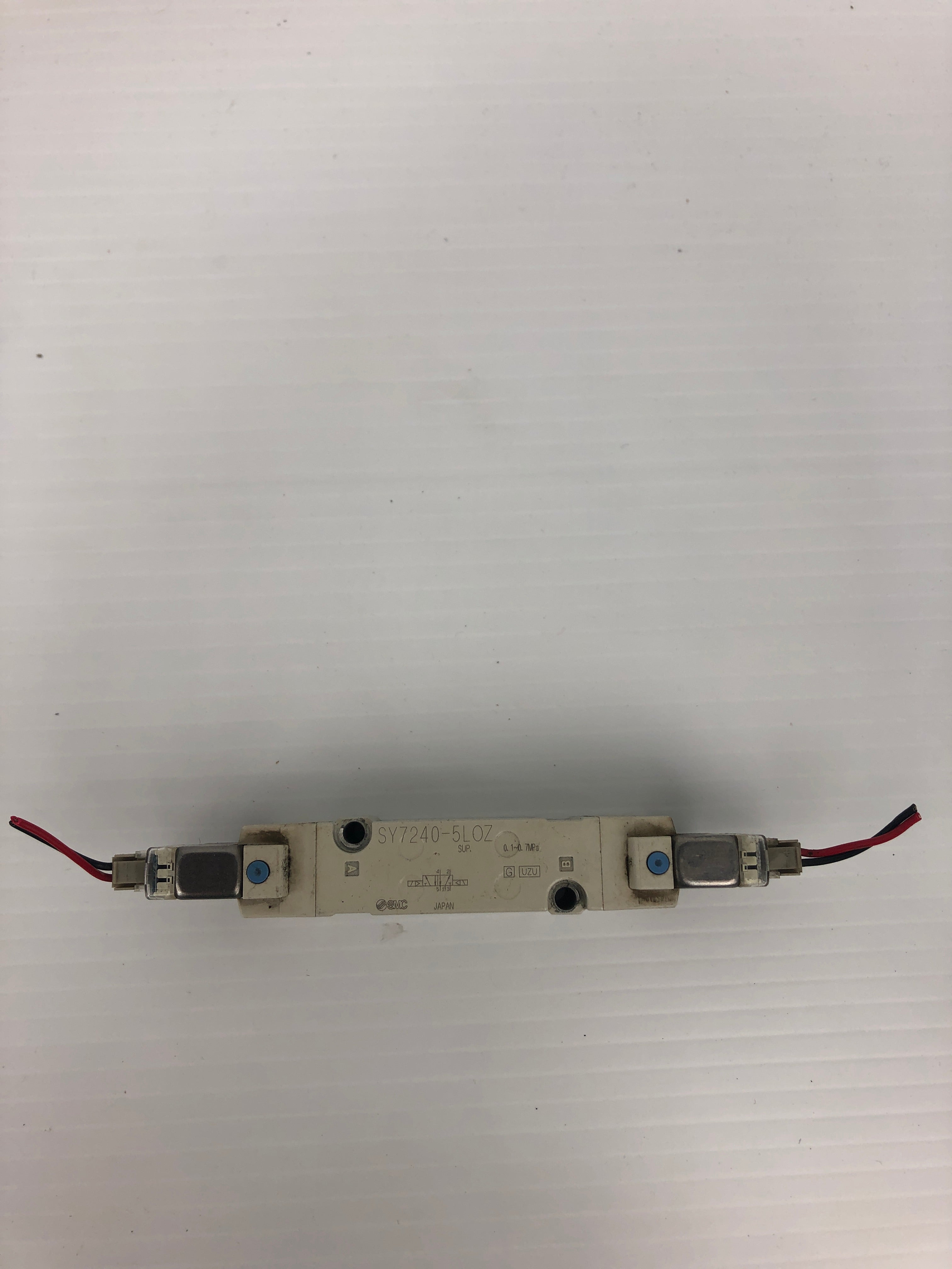 SMC SY7240-5L0Z Solenoid Valve 0.1~0.7MPa - Lot of 2