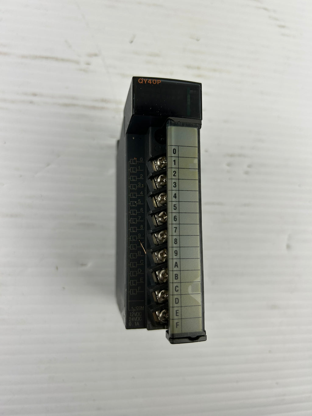 Qy40 Mitsubishi QY40P PLC Output Unit Module 12/24VDC 0.1A