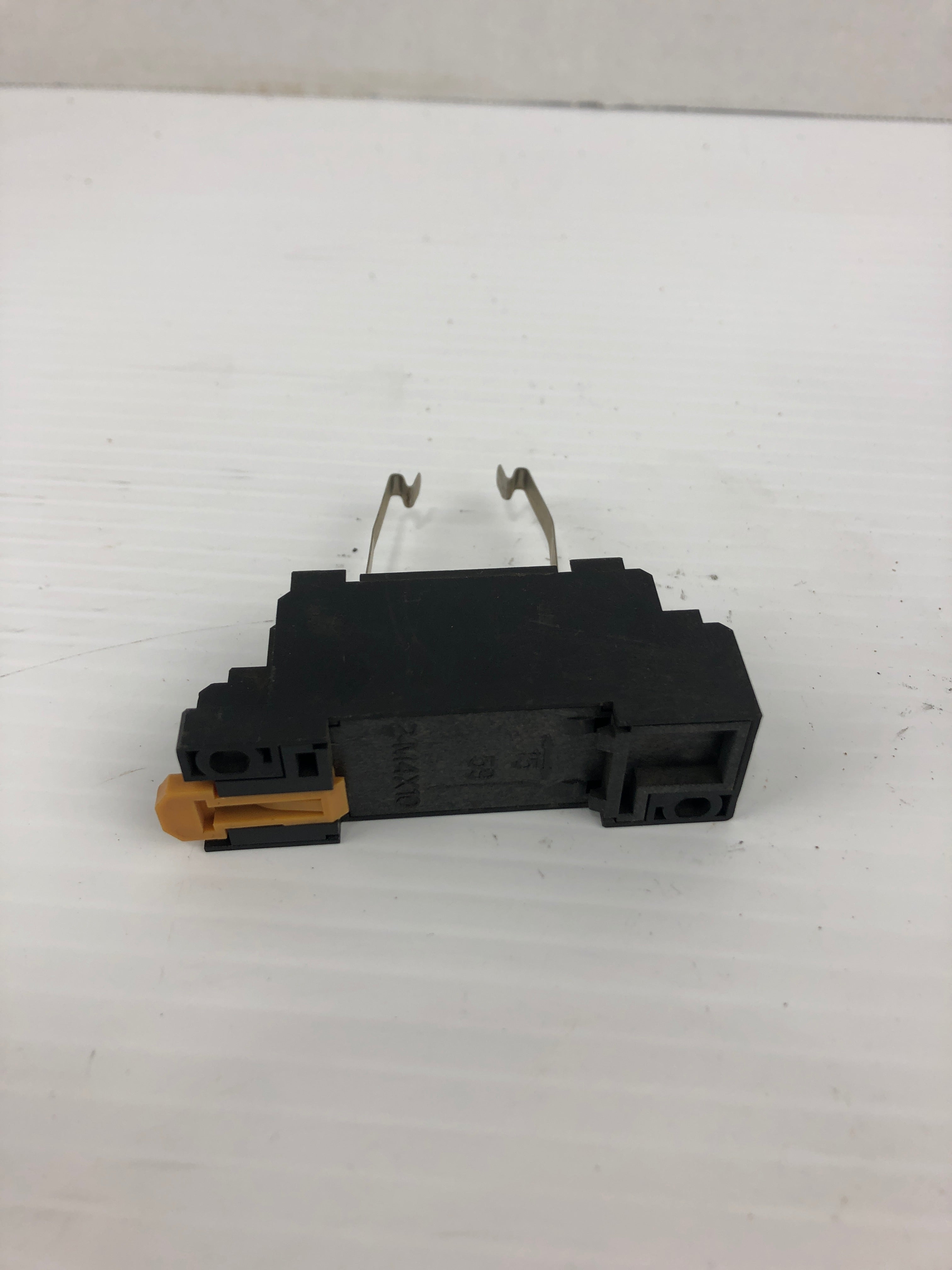 Omron 0282EW1 Relay Base Socket Only
