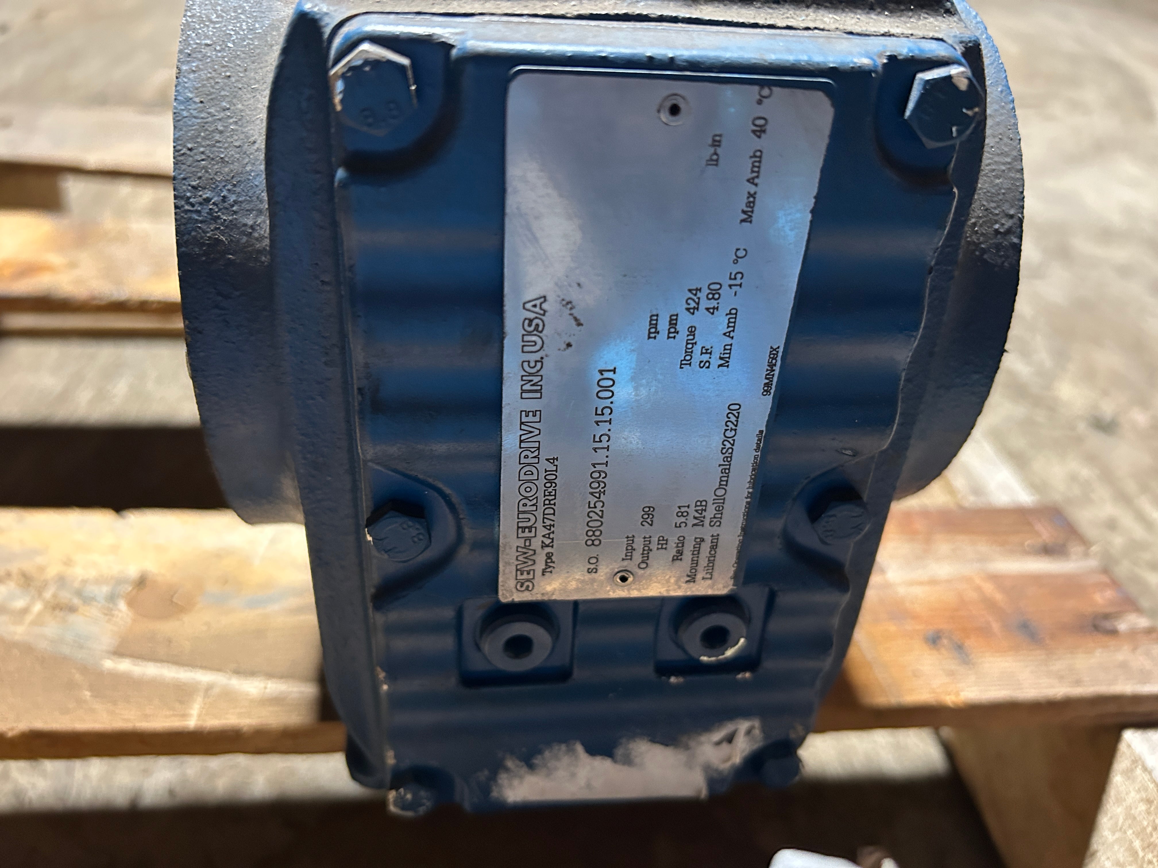 SEW Eurodrive KA47DRE90L4 Gearmotor 2HP 1740/299 RPM 5.81 Ratio 424 In-Lbs