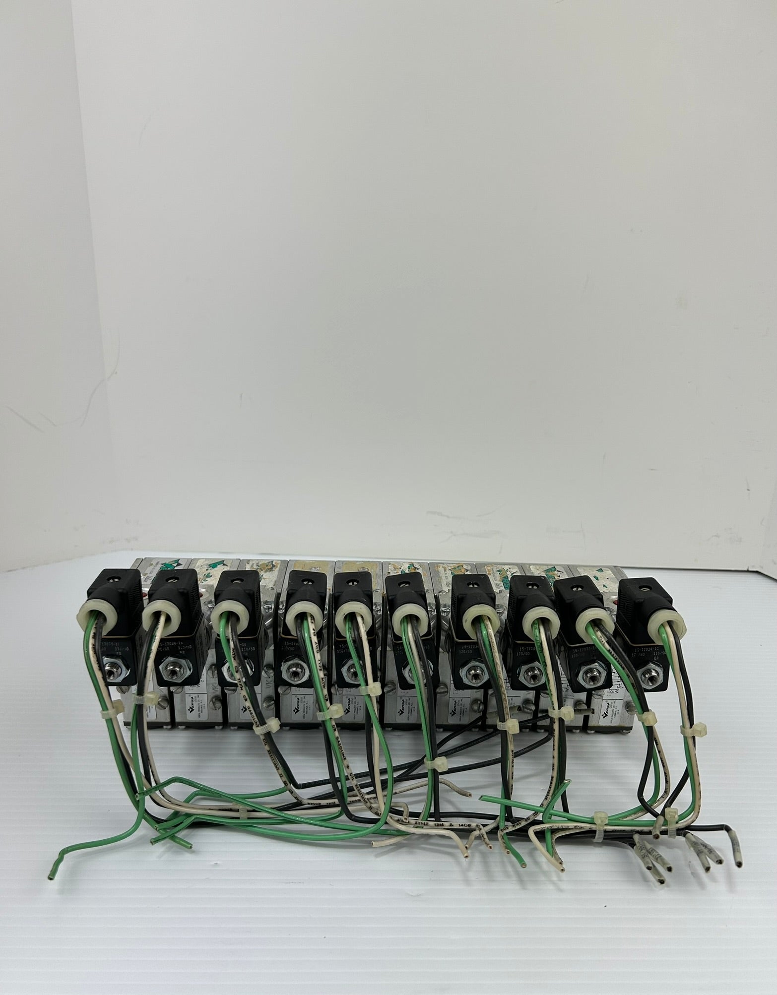 Versa KM-433-1 Manifold Valve Assemby With 10 Valves KSG-4232-6K-HC