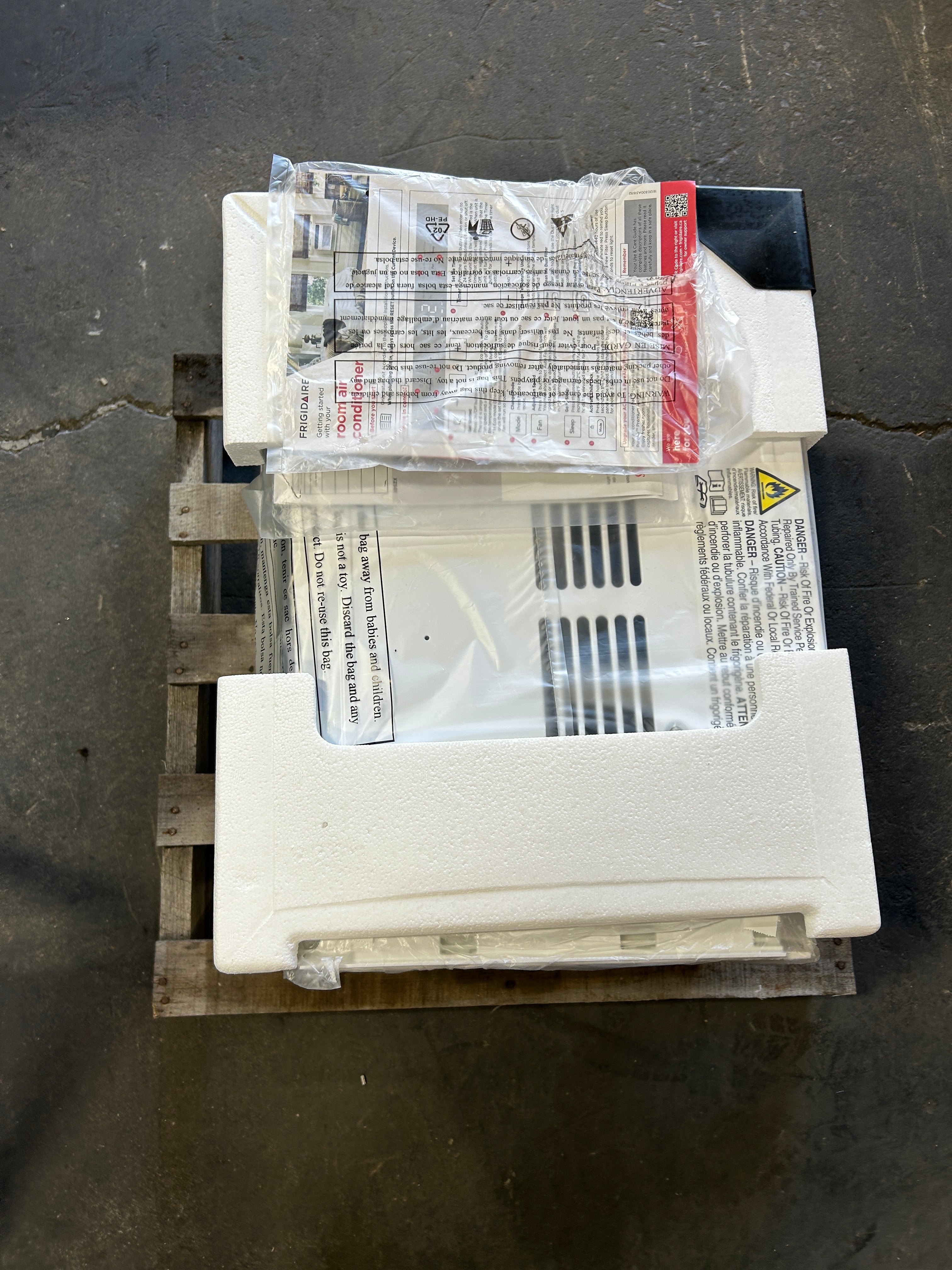 Frigidaire Window Room Air Conditioner 350 Sq. Ft. 8000BTU 115V White FHWC083TB1