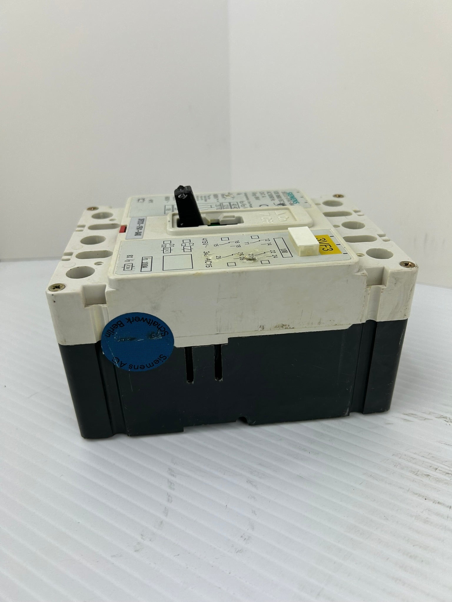 Siemens 3VF3111-1FS41-0AA0 Circuit Breaker AC 50/60Hz CAT A