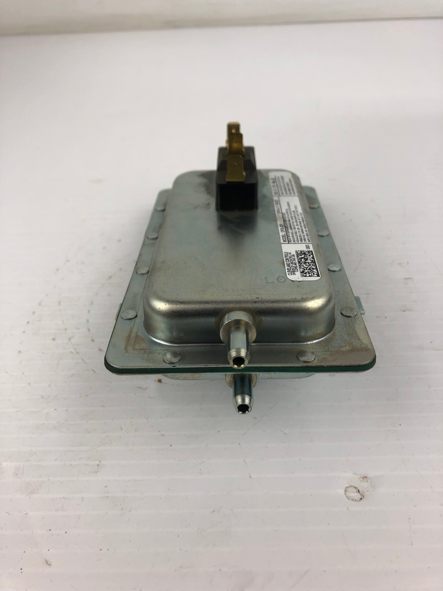 Cleveland Controls DFS-221 Air Sensing Switch 27610-17 00320