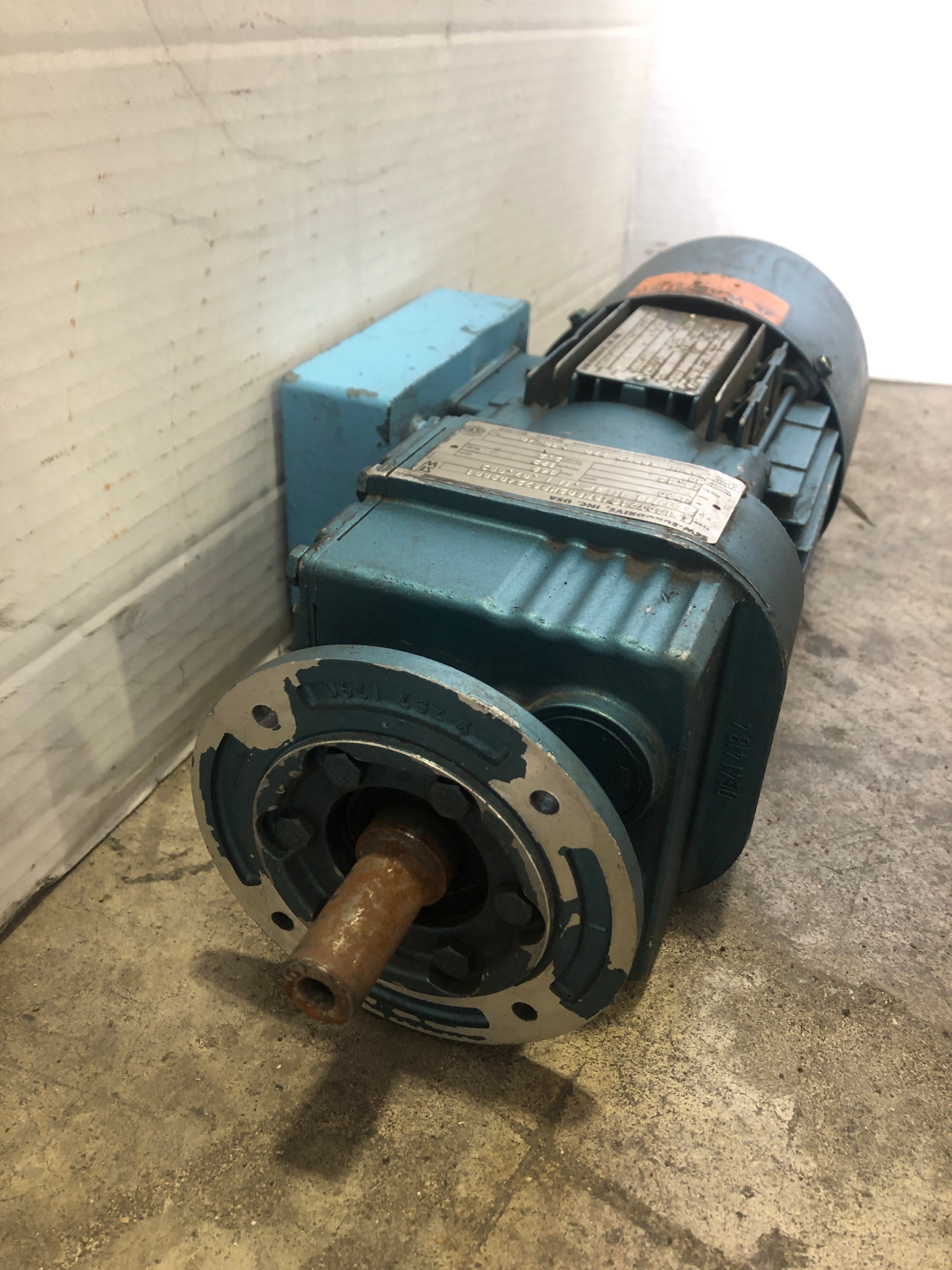 Sew-Eurodrive DFT71C4BNG05HR8754090TEFC Gear Motor RF17DT71C4BMG05HR875409001