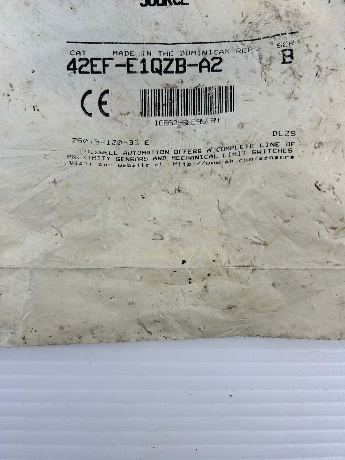 Allen Bradley 42EF-E1QZB-A2 RightSight Photoswitch Transmitted Beam Source 2M