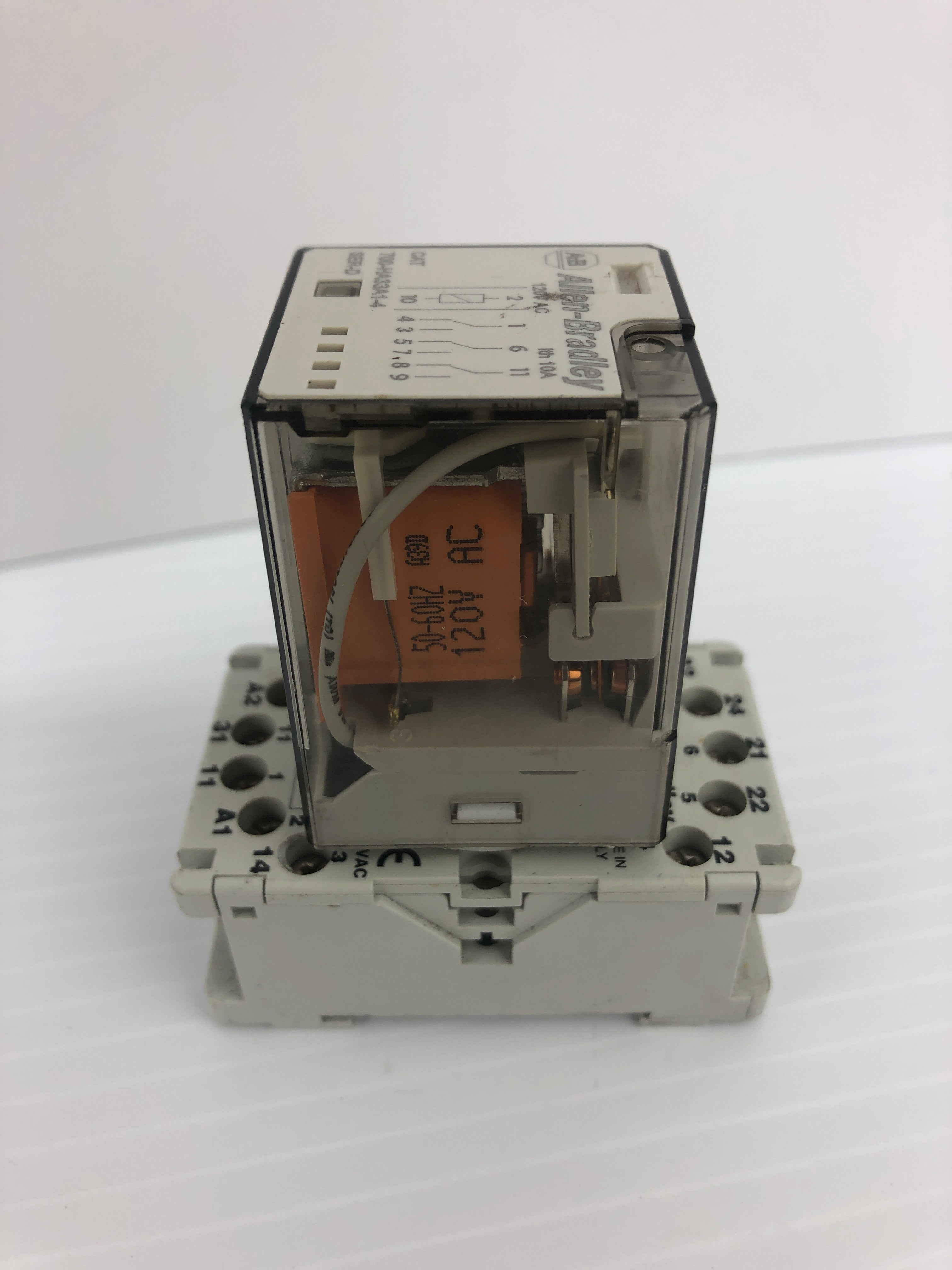 Allen-Bradley 700-HA33A1-4 Relay Ser. D with 700-HN101 Base Ser. C - Lot of 2