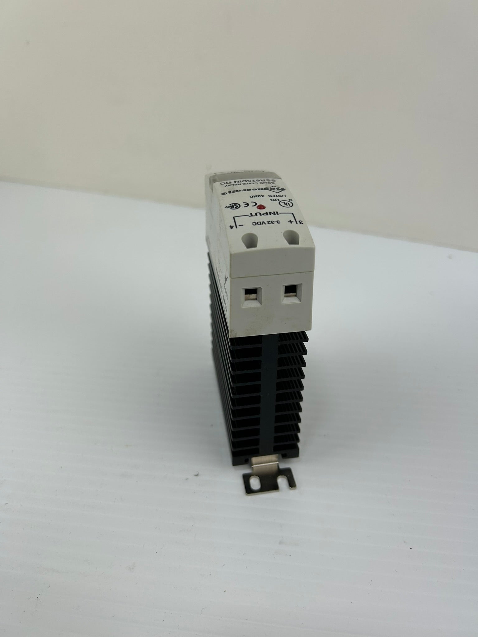 Magnecraft SSR625DIN-DC Solid State Relay 25A 48-600VAC 3-32VDC with Heatsink