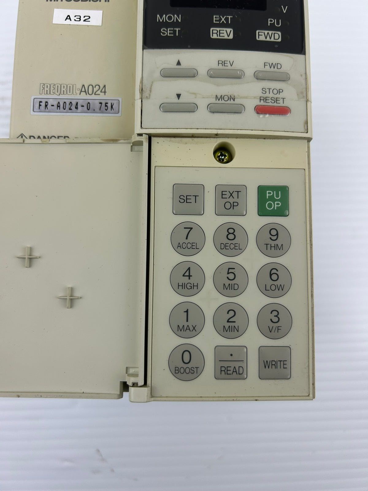 Mitsubishi FR-A024-0.75K FREQROL-A024 Inverter Drive 0.75kW 230V 3PH FR-PU03E