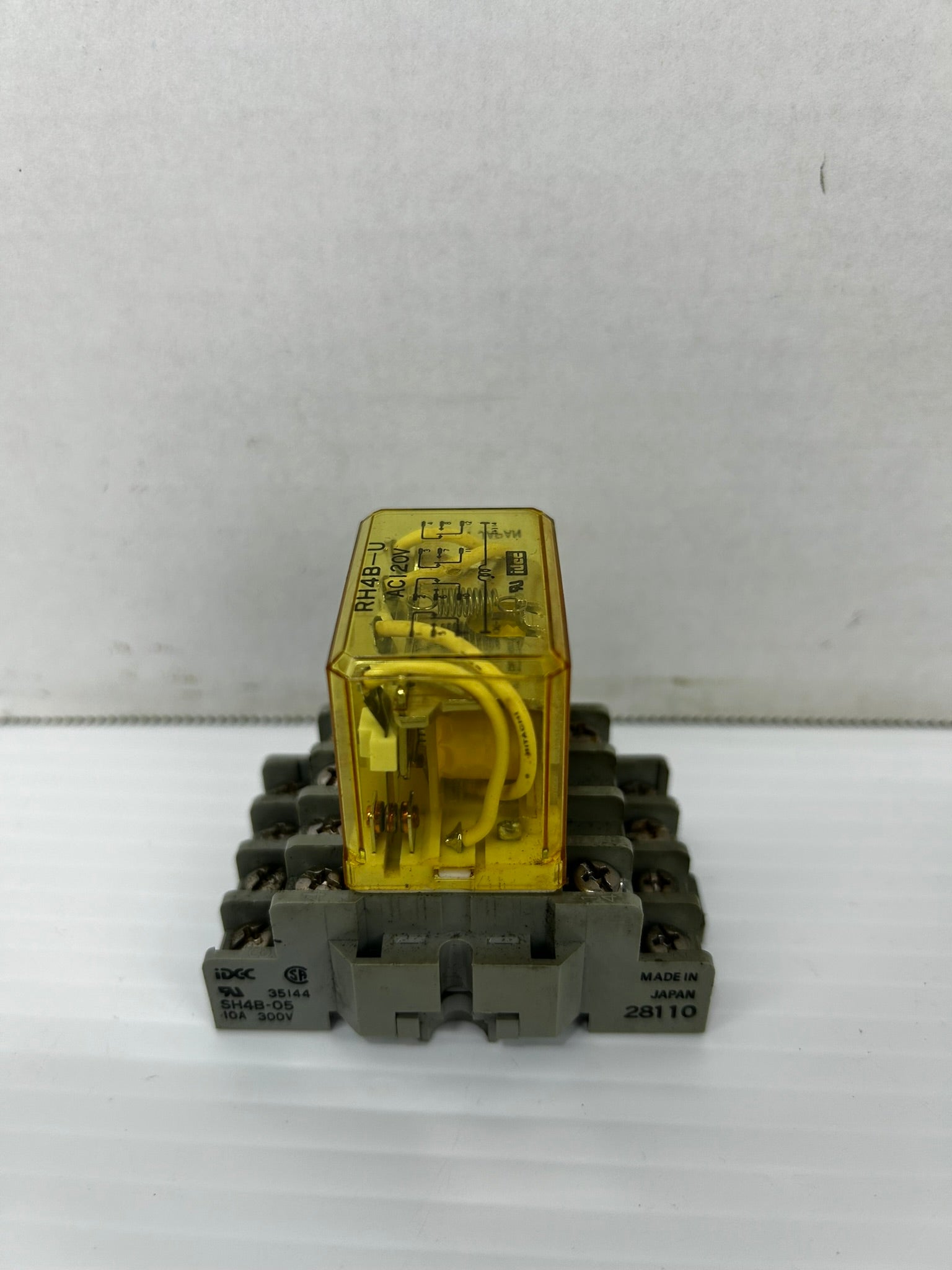 Idec RH4B-U Relay 120V 10A With SH4B-05 Base 300V 10A - Lot of 3