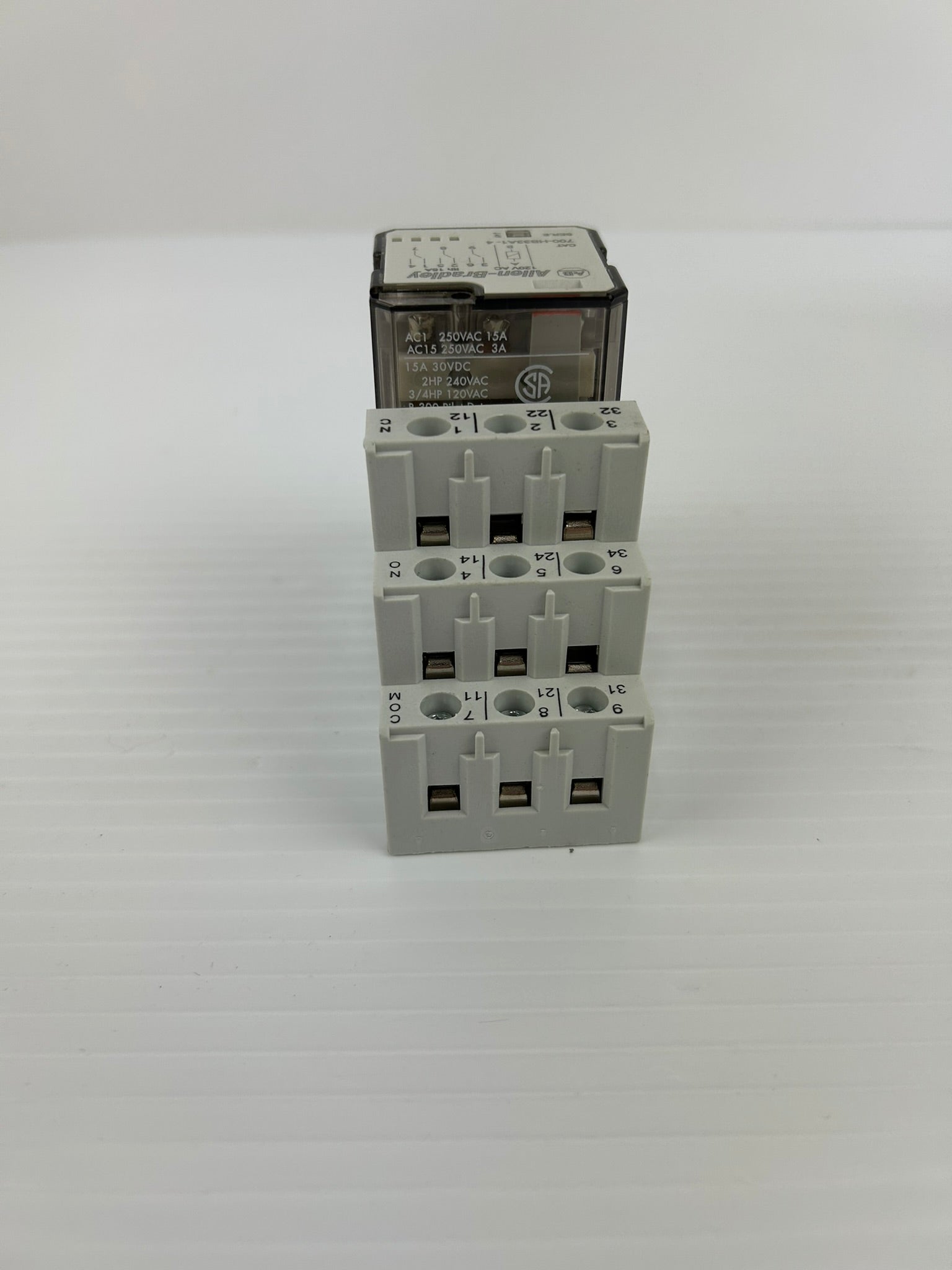 Allen Bradley 700-HB33A1-4 Relay Series A with Base 700-HN153 Series B
